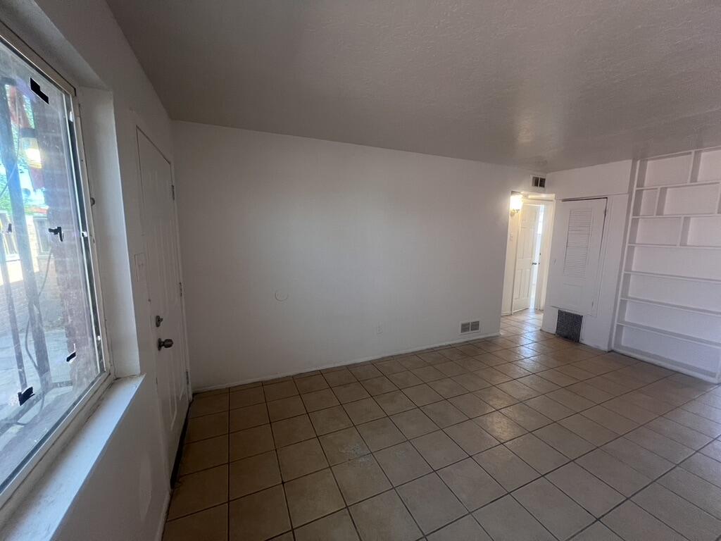 Photo 14 — 3413 Ross Avenue SE B