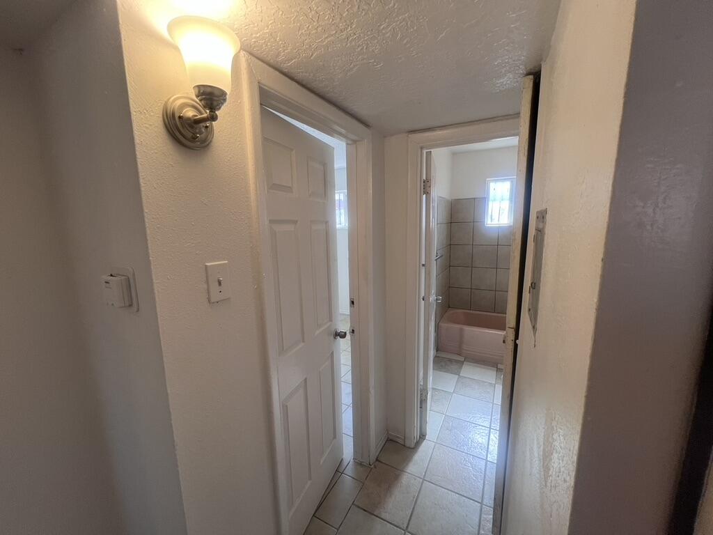 Photo 16 — 3413 Ross Avenue SE B