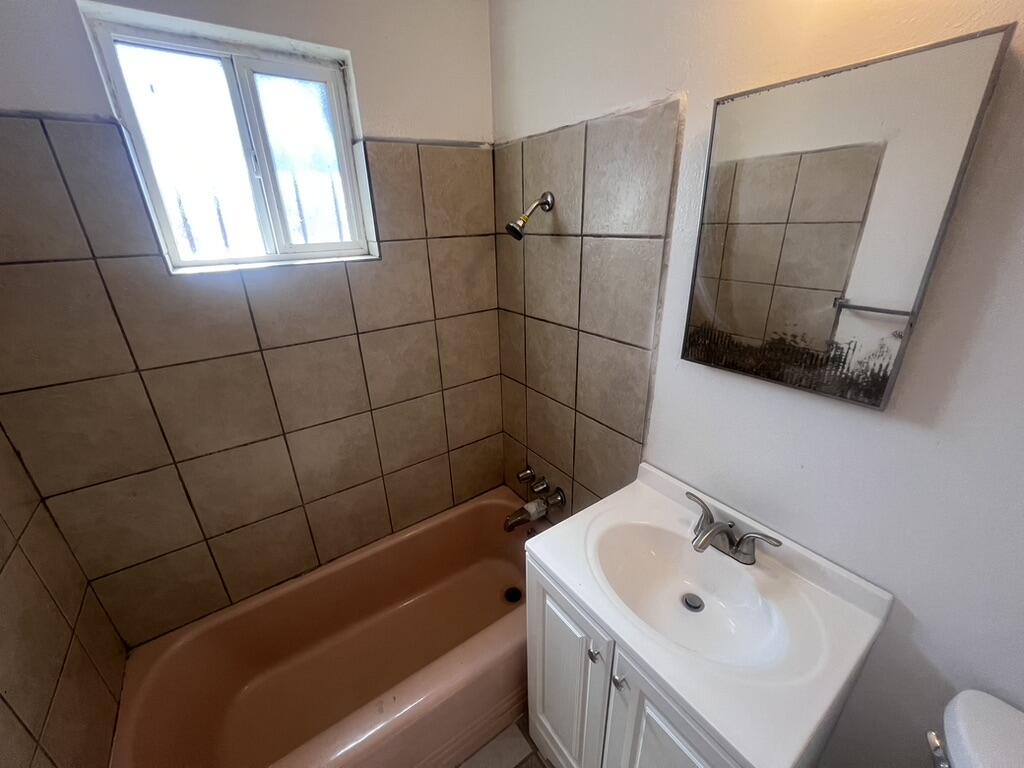Photo 18 — 3413 Ross Avenue SE B