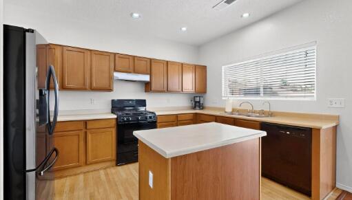 Photo 2 — 1012 Maroa Street NW