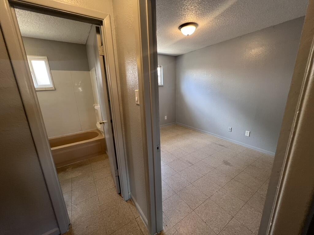Photo 16 — 423 Dallas Street SE C
