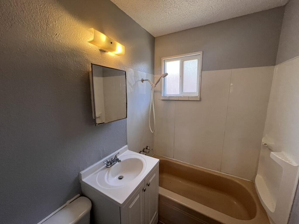 Photo 15 — 423 Dallas Street SE C