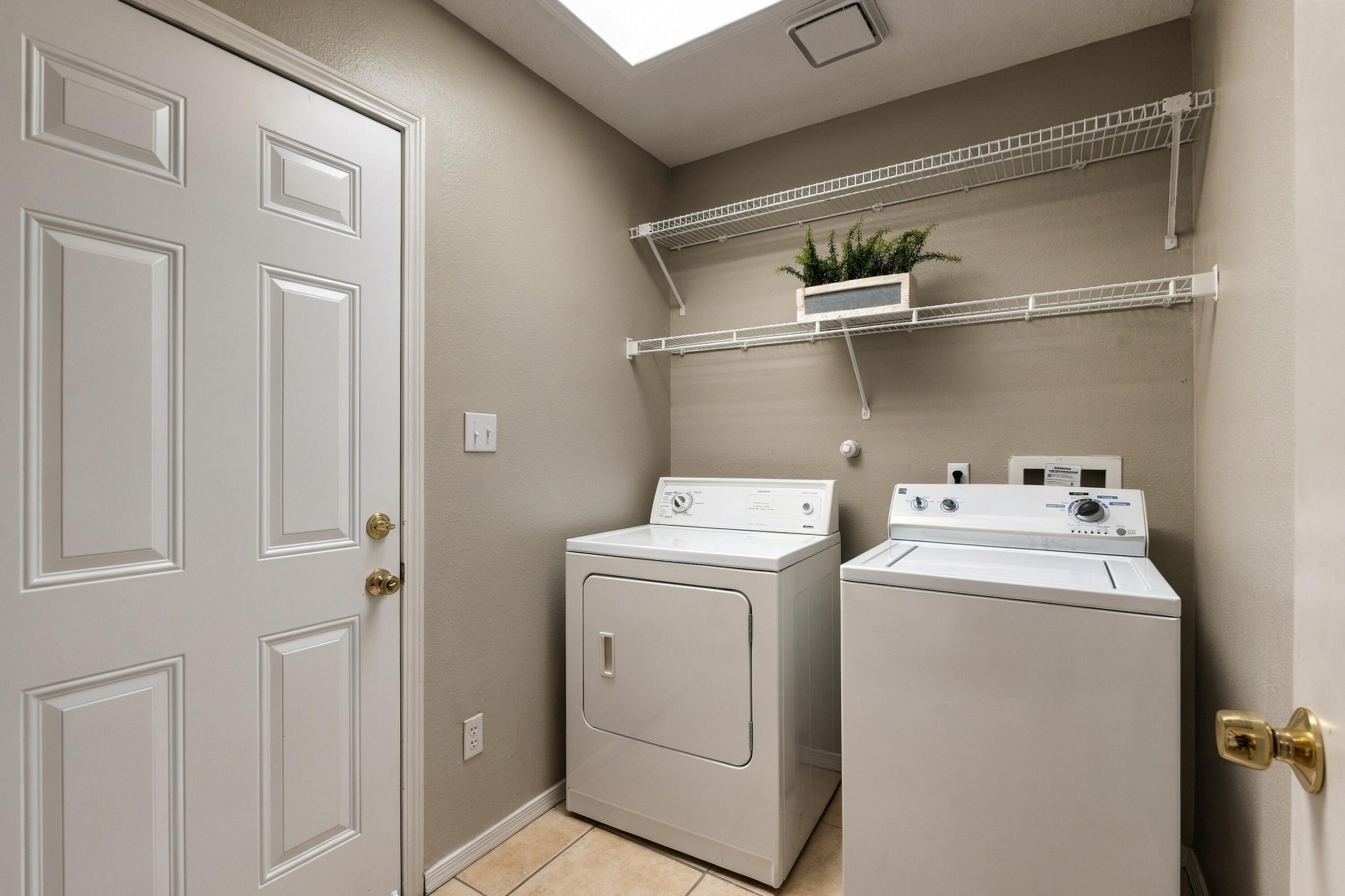 Photo 4 — 428 Annette Drive NE