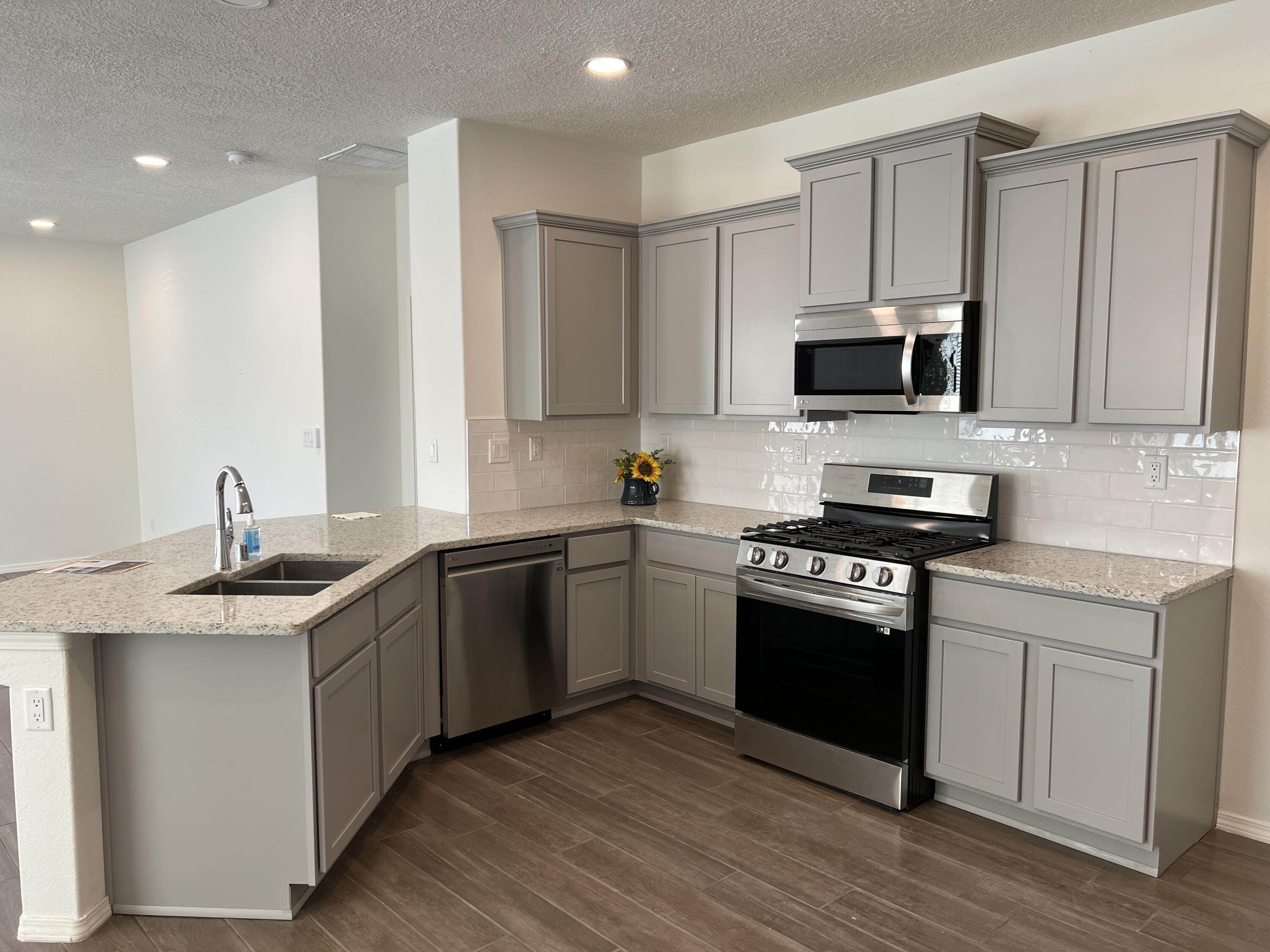 Photo 11 — 6200 White Hawk Drive NE