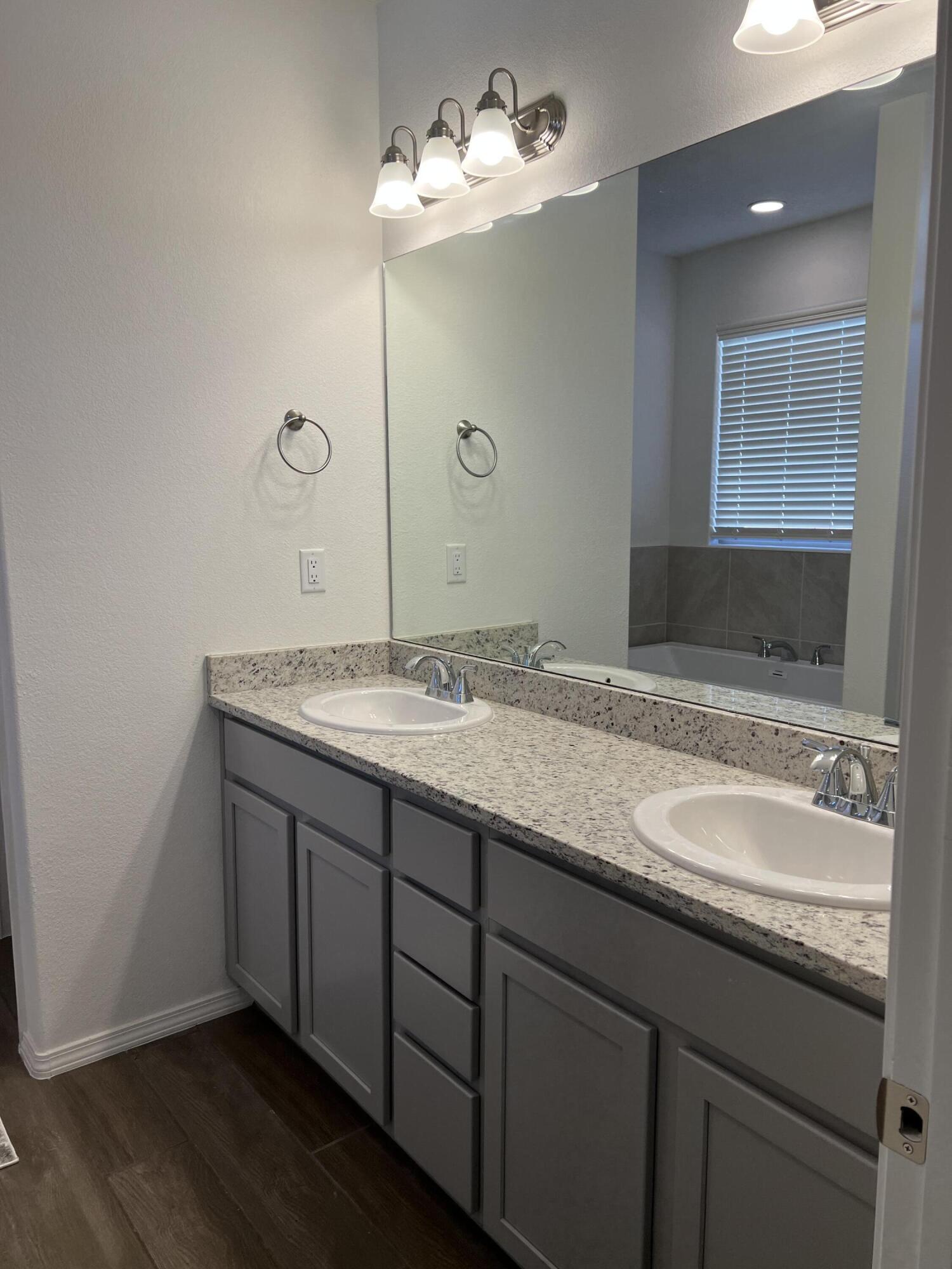 Photo 9 — 6200 White Hawk Drive NE