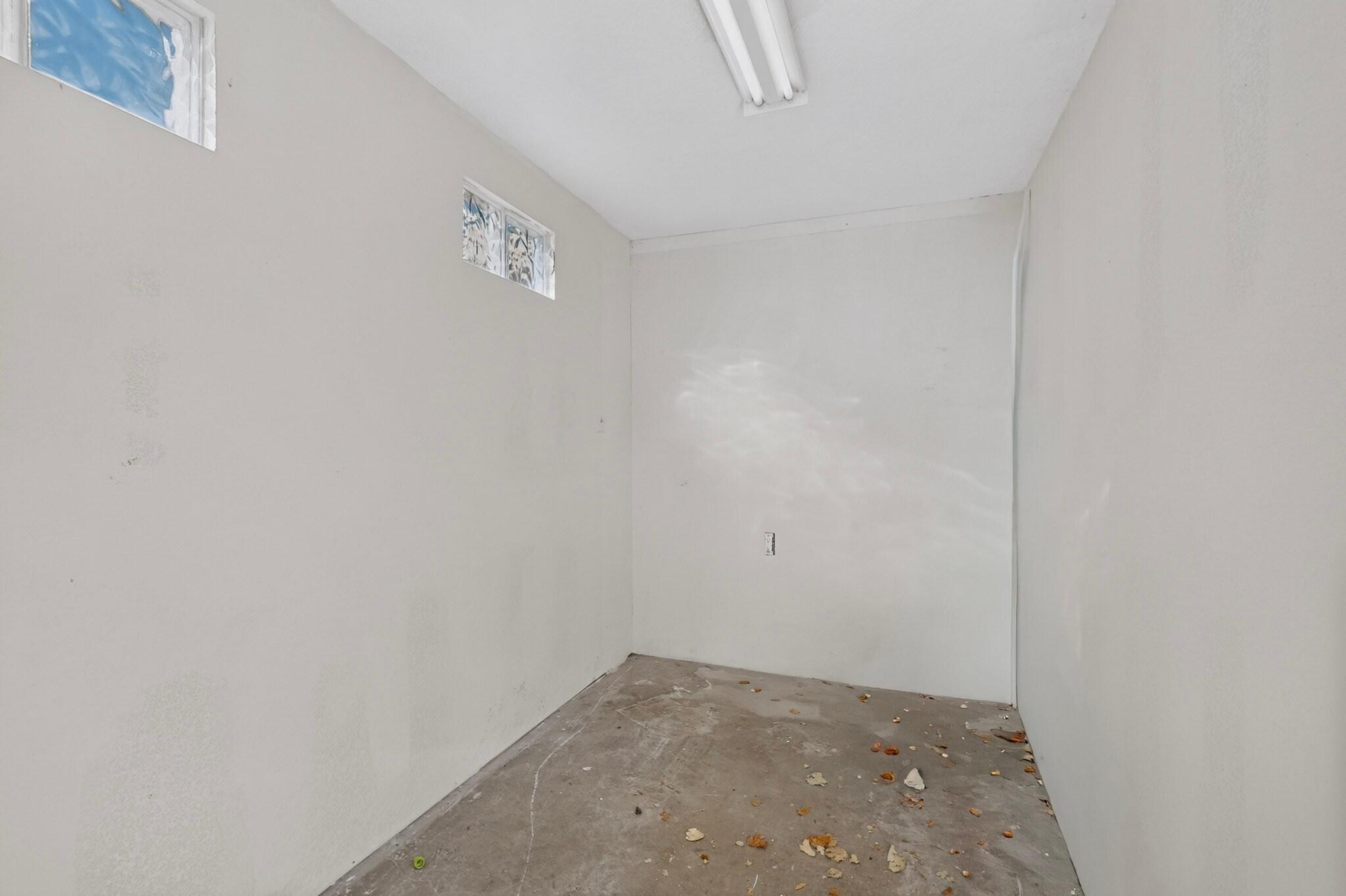 Photo 9 — 1413 Delamar Avenue NW