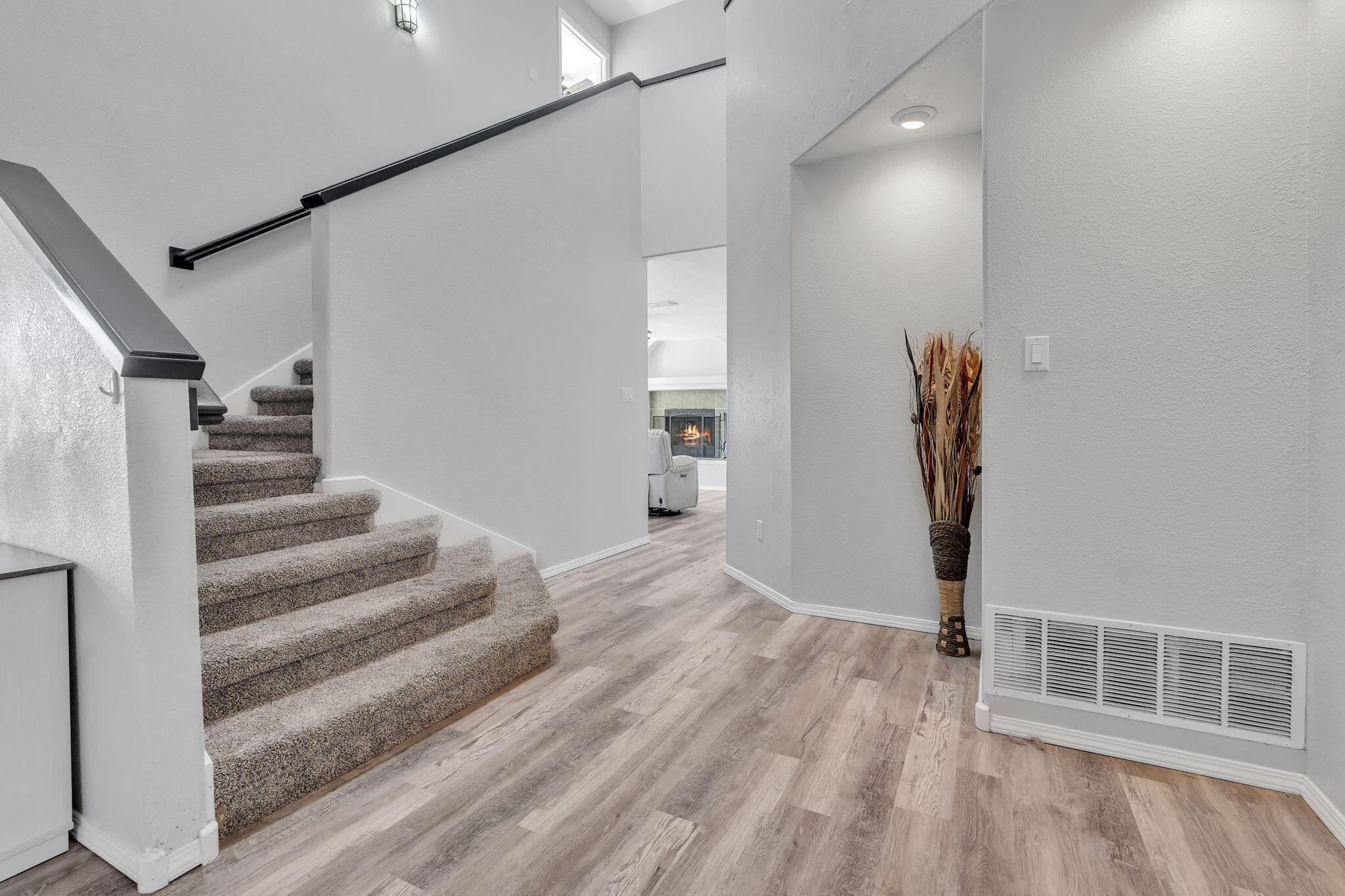 Photo 16 — 10408 Chaparro Drive NW