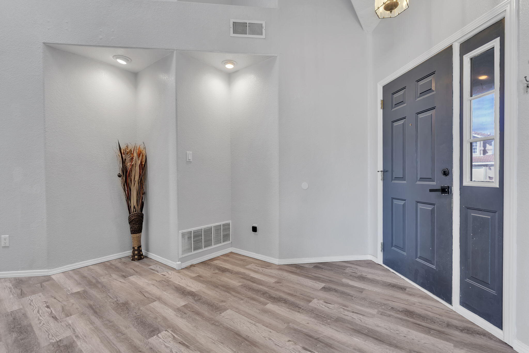 Photo 13 — 10408 Chaparro Drive NW