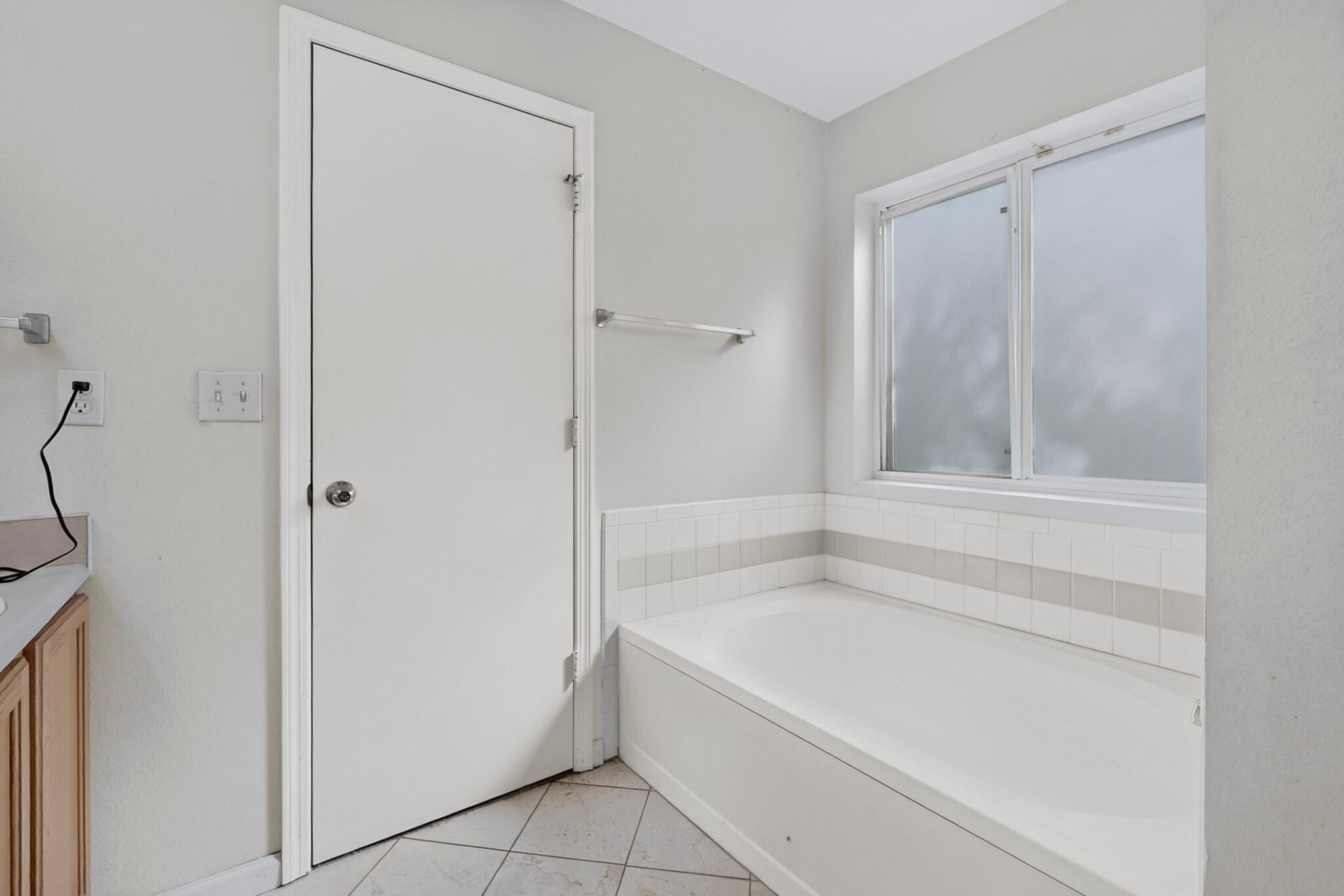 Photo 9 — 5408 Summer Ridge Road NW