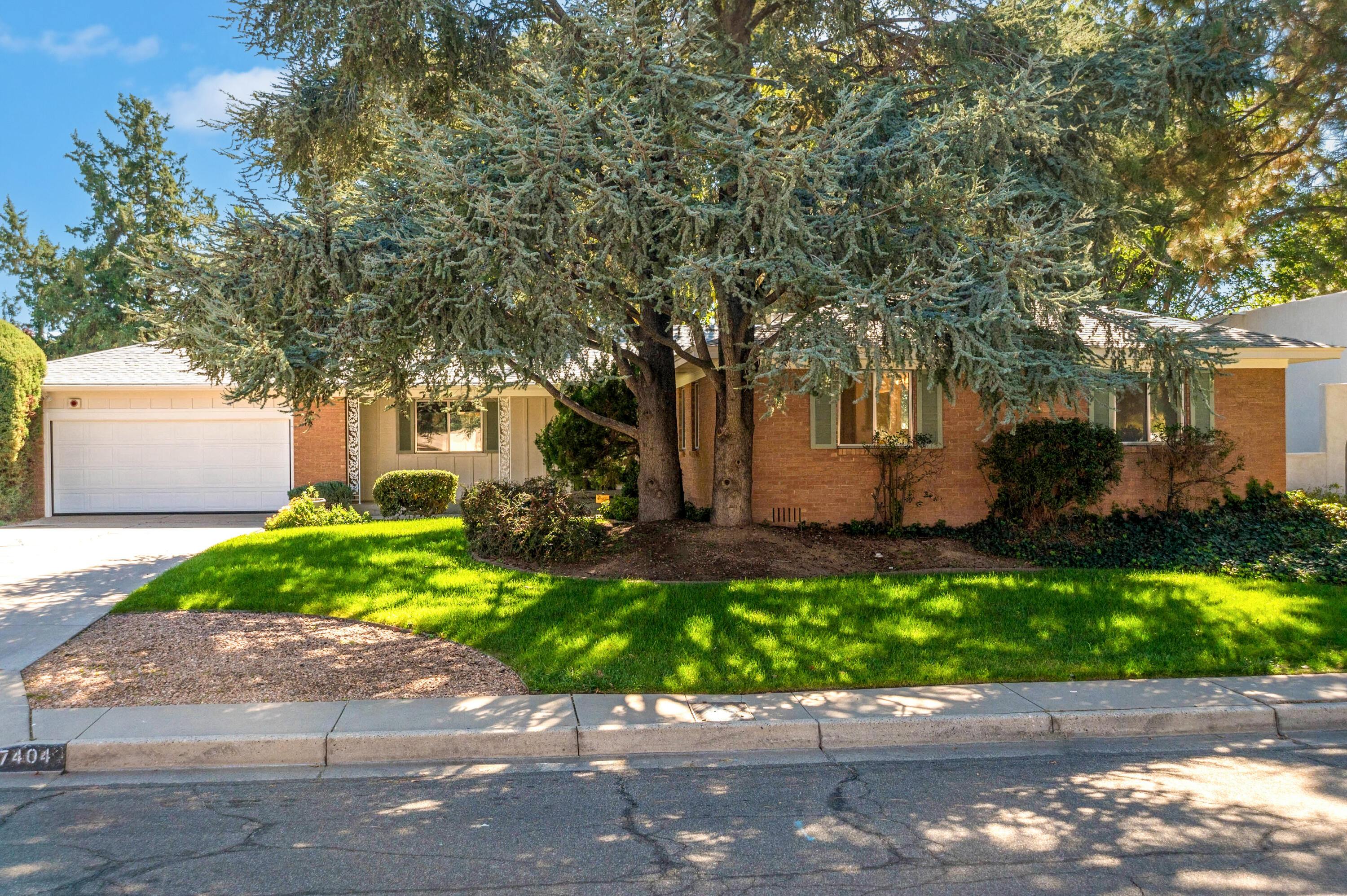 7404 Vista Del Arroyo Avenue NE, Albuquerque, NM 87109