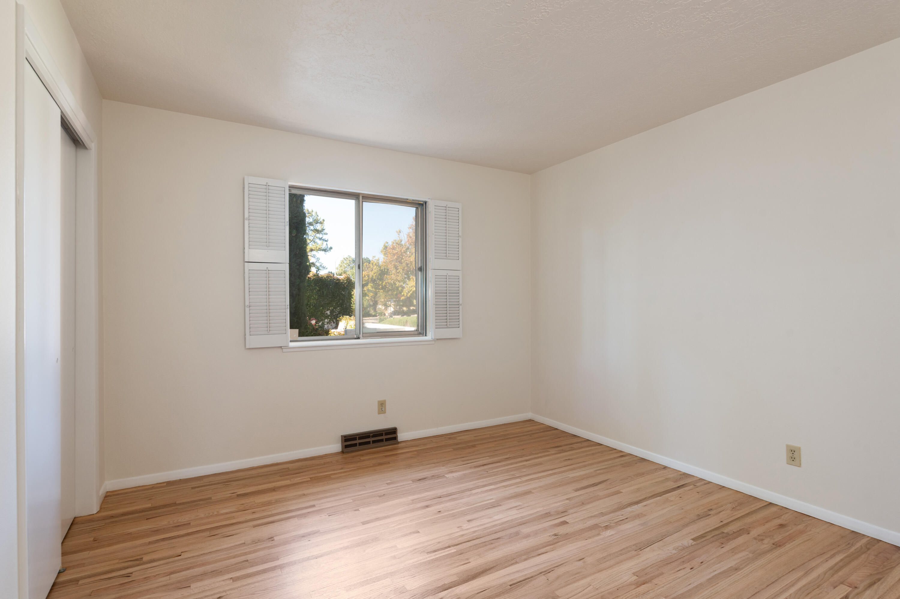 Photo 10 — 7404 Vista Del Arroyo Avenue NE