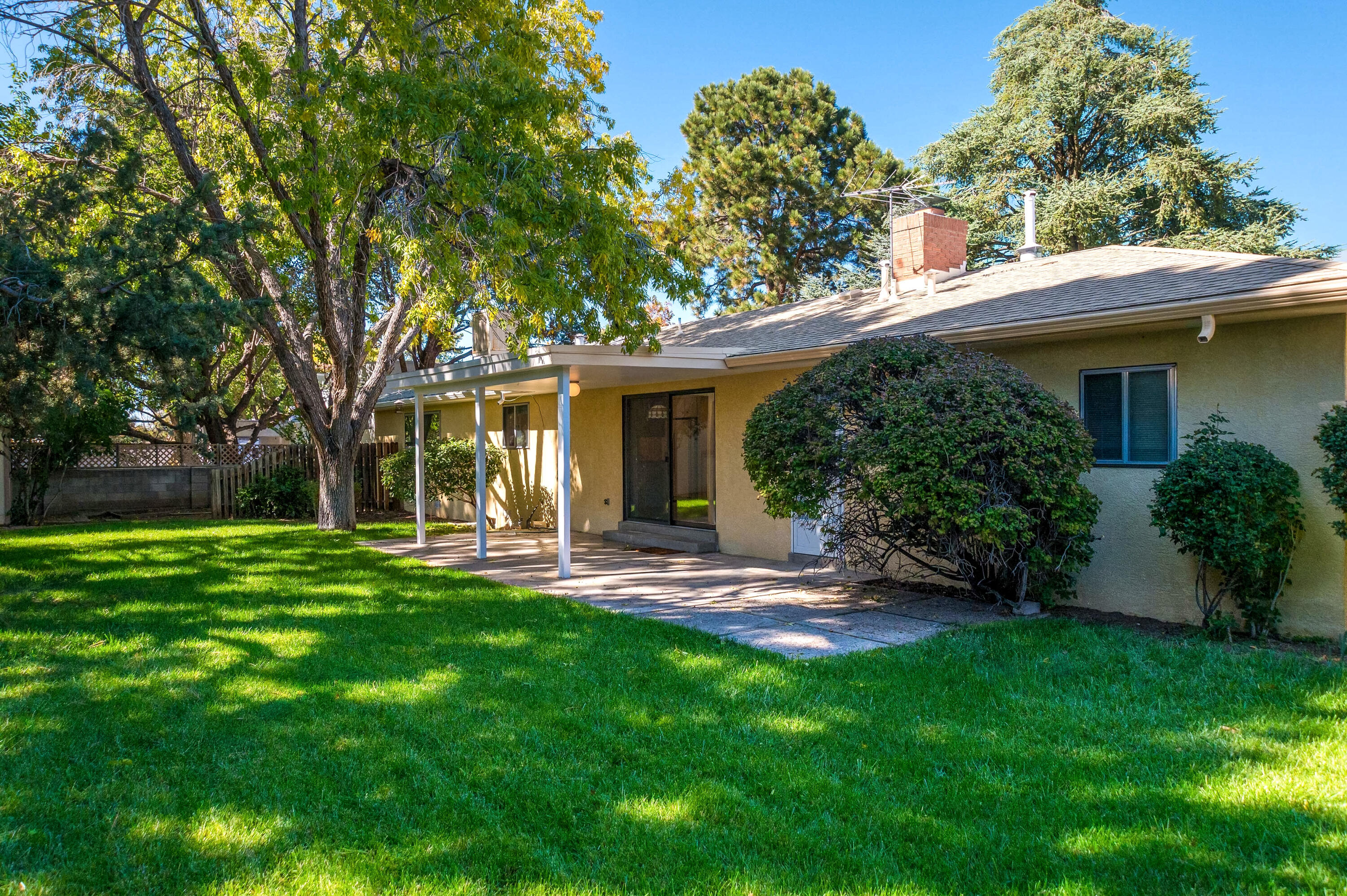 Photo 3 — 7404 Vista Del Arroyo Avenue NE