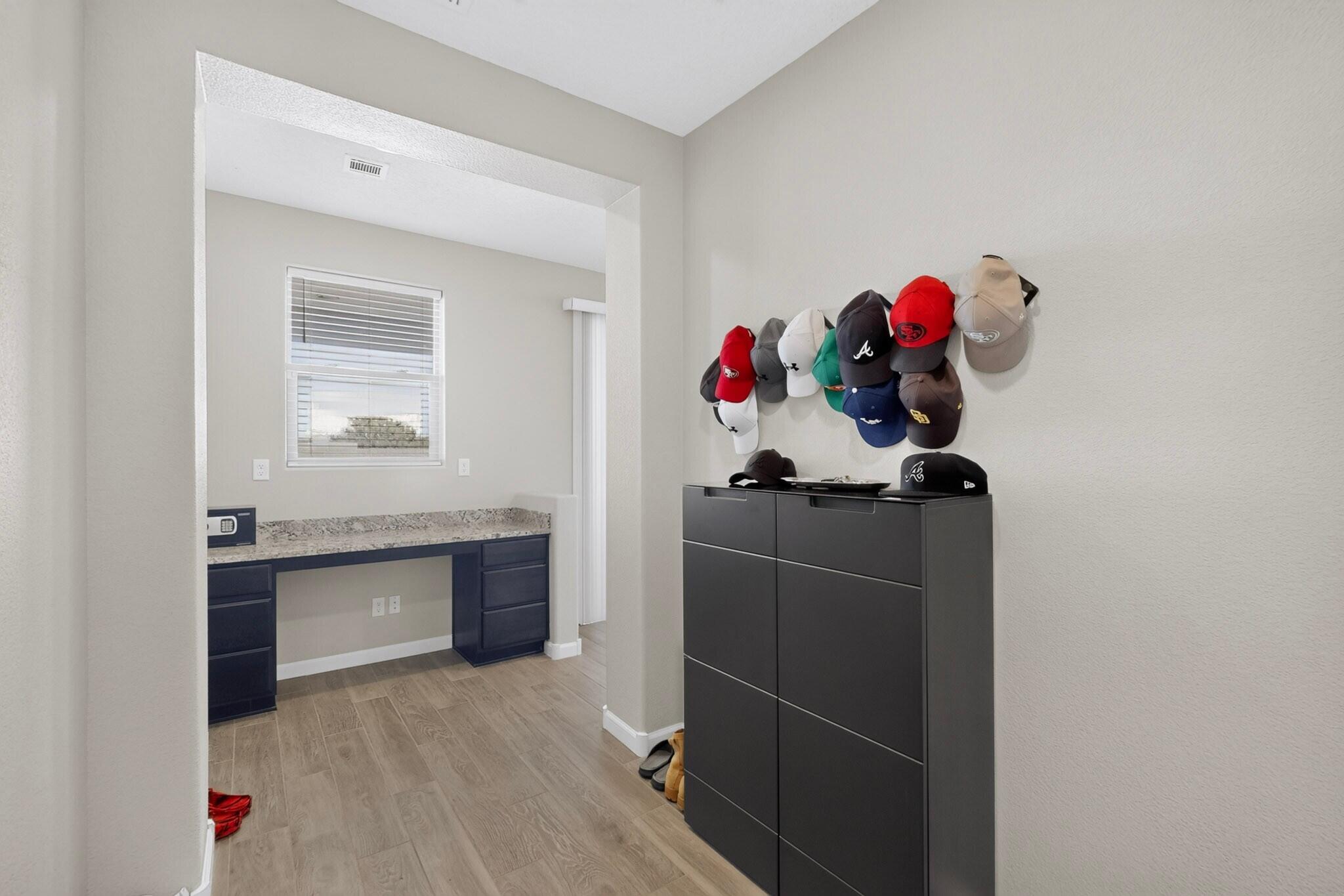 Photo 11 — 3058 Shannon Lane NE