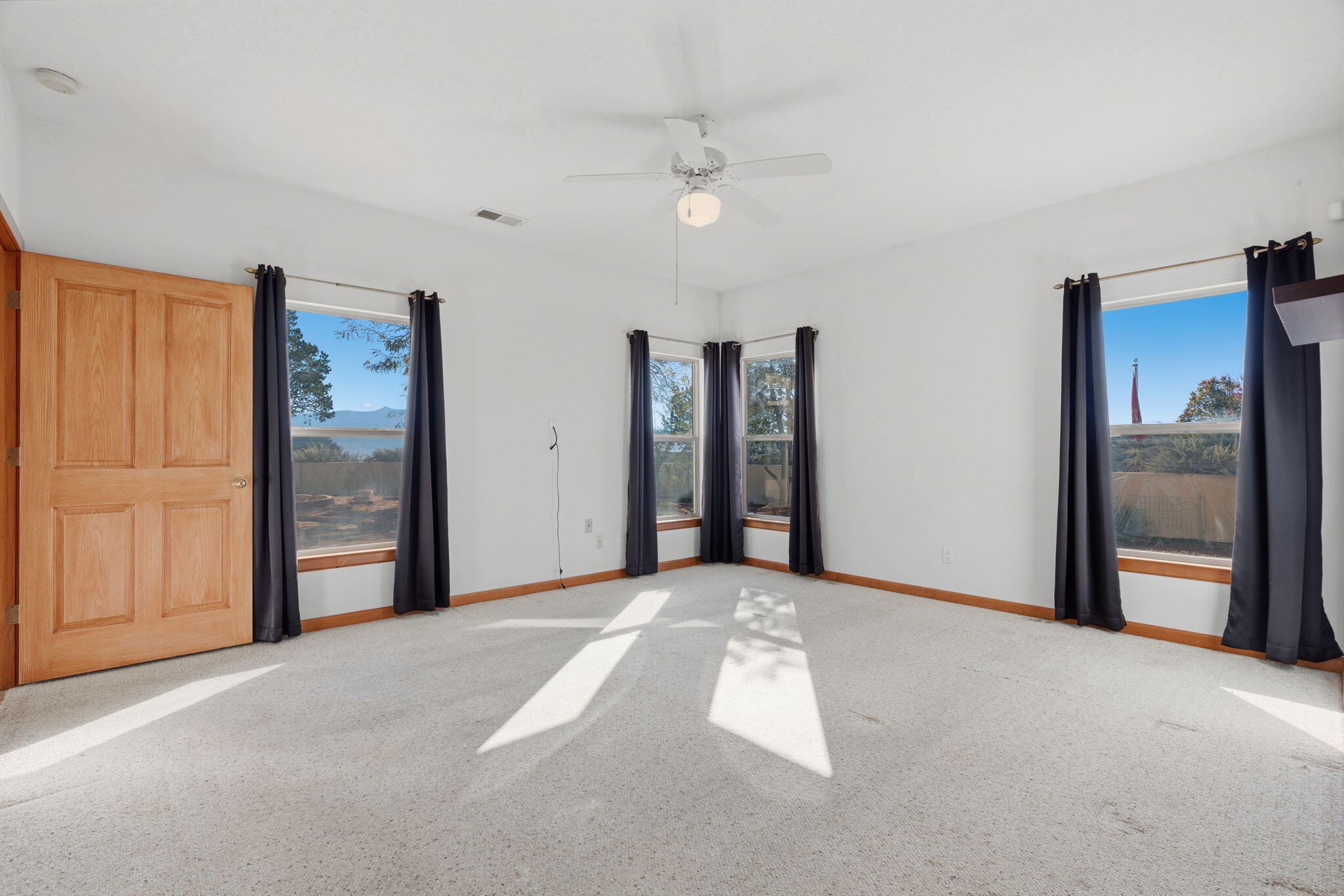 Photo 19 — 2216 Flagstone Road NE