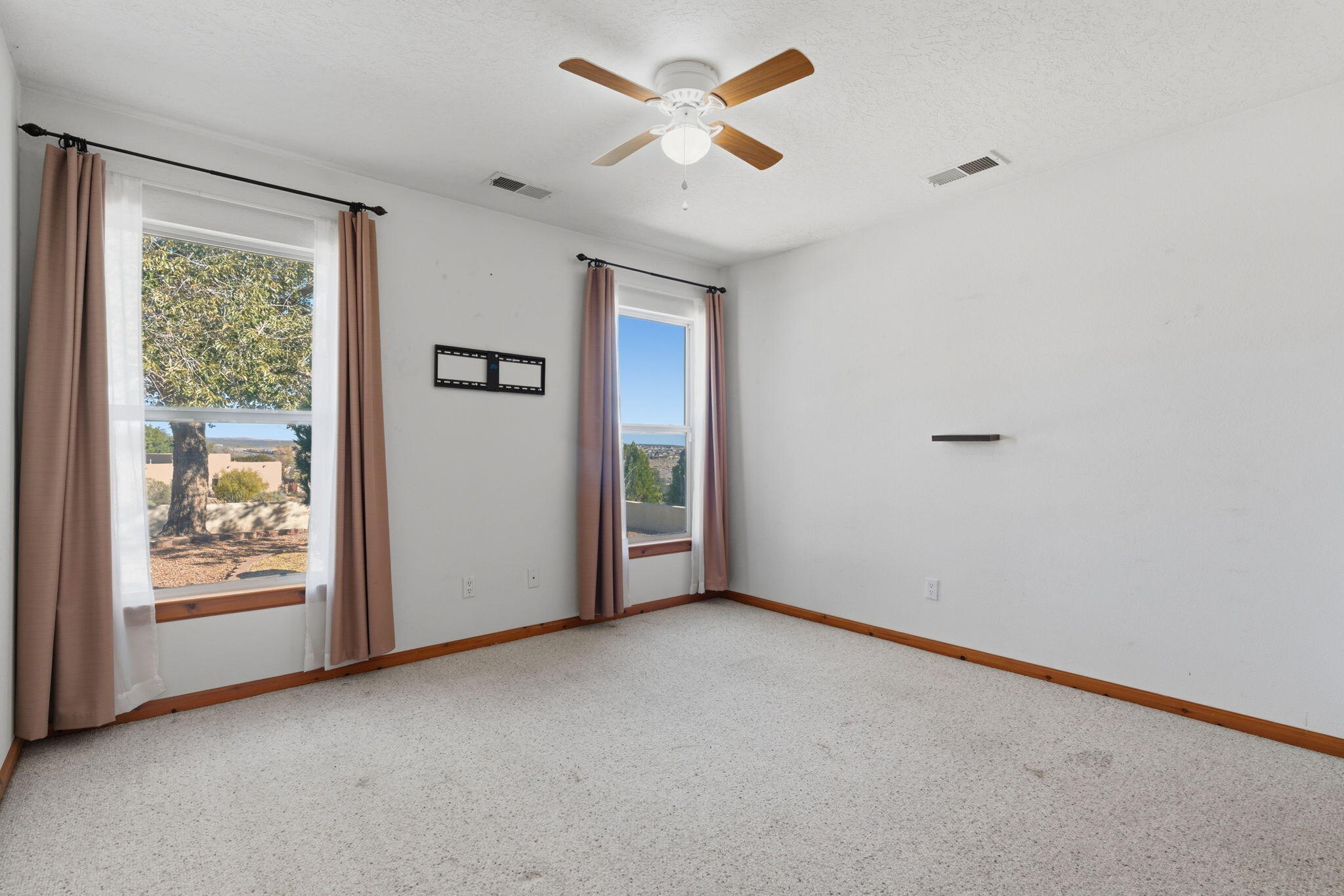 Photo 14 — 2216 Flagstone Road NE