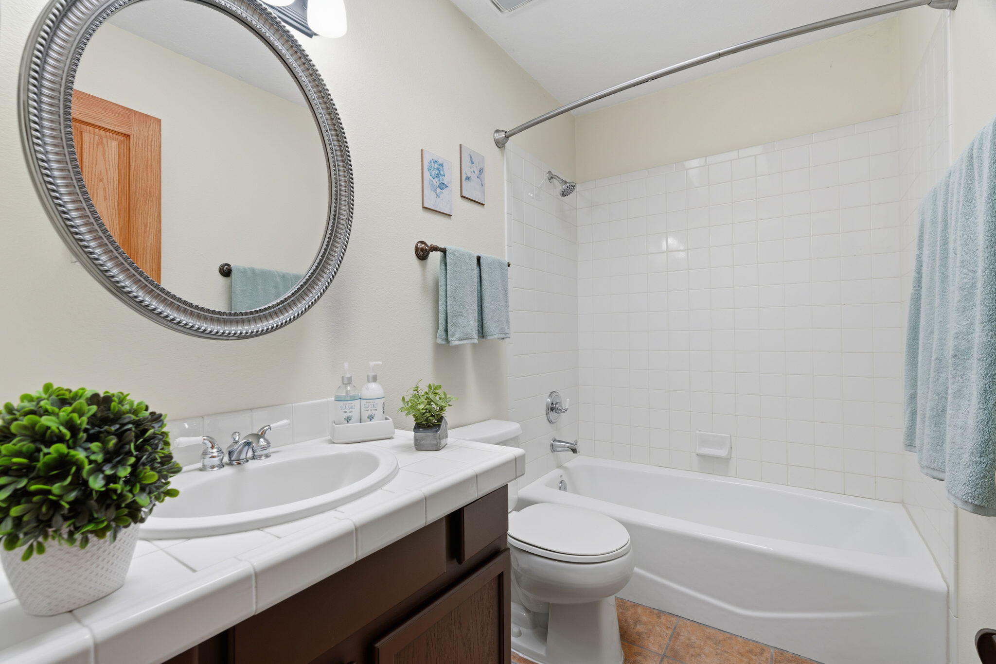 Photo 10 — 2216 Flagstone Road NE