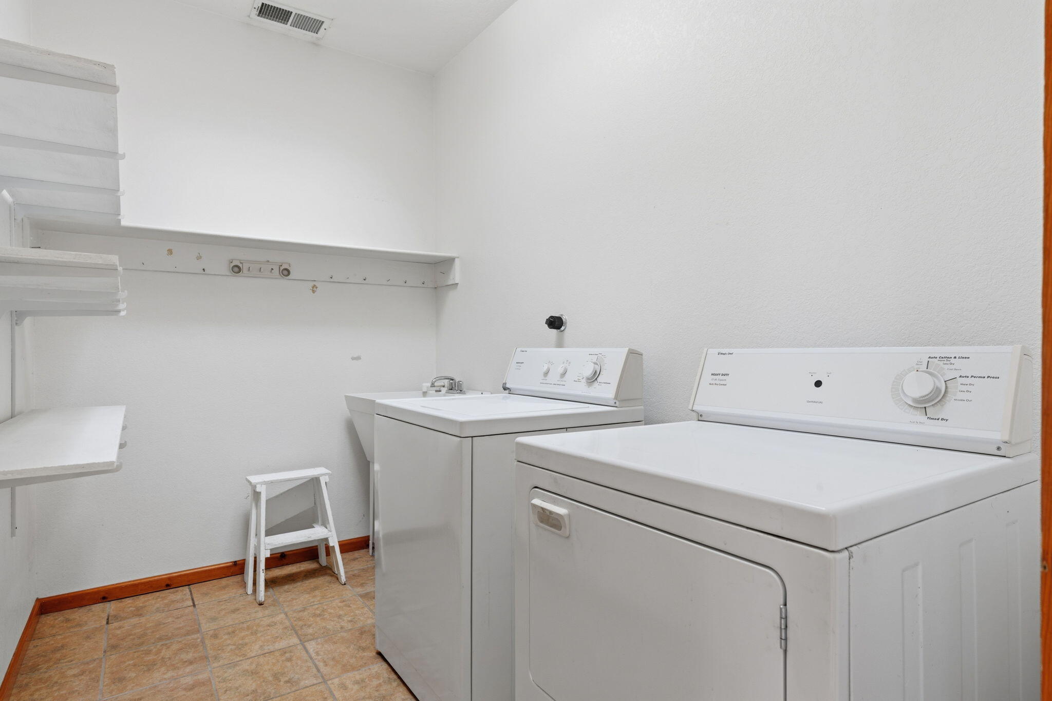 Photo 9 — 2216 Flagstone Road NE