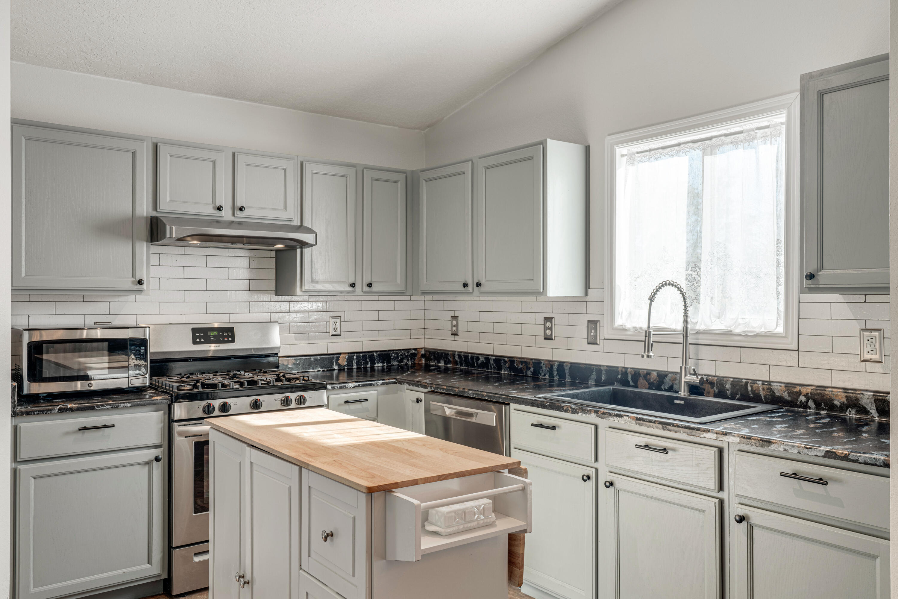 Photo 16 — 5716 Aida Road NW
