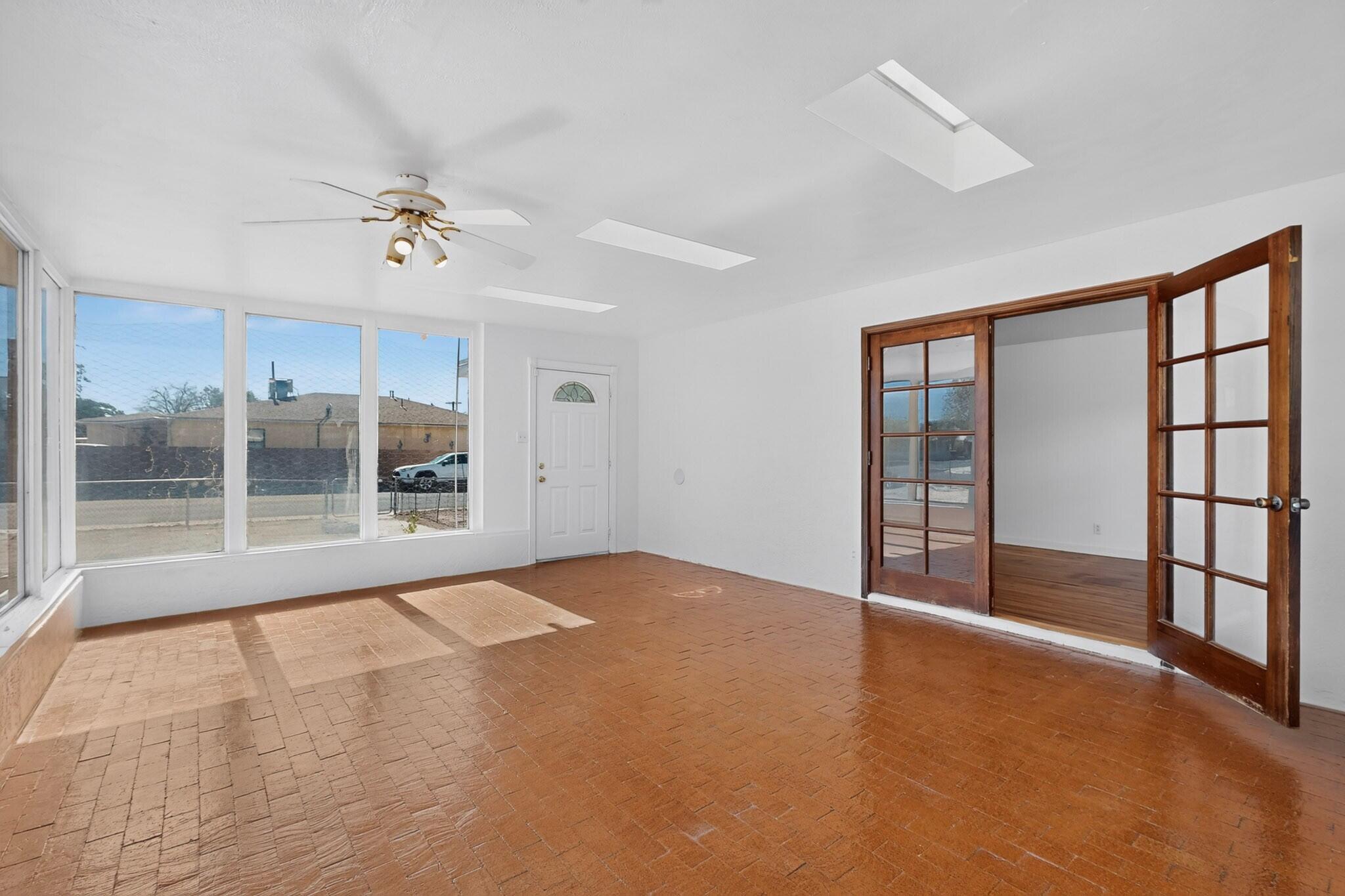 Photo 11 — 645 Valencia Drive SE