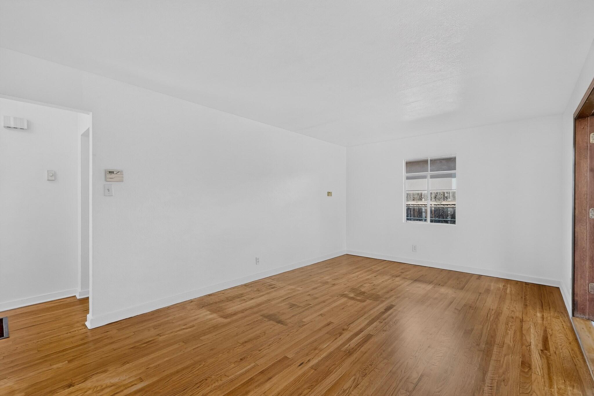 Photo 14 — 645 Valencia Drive SE