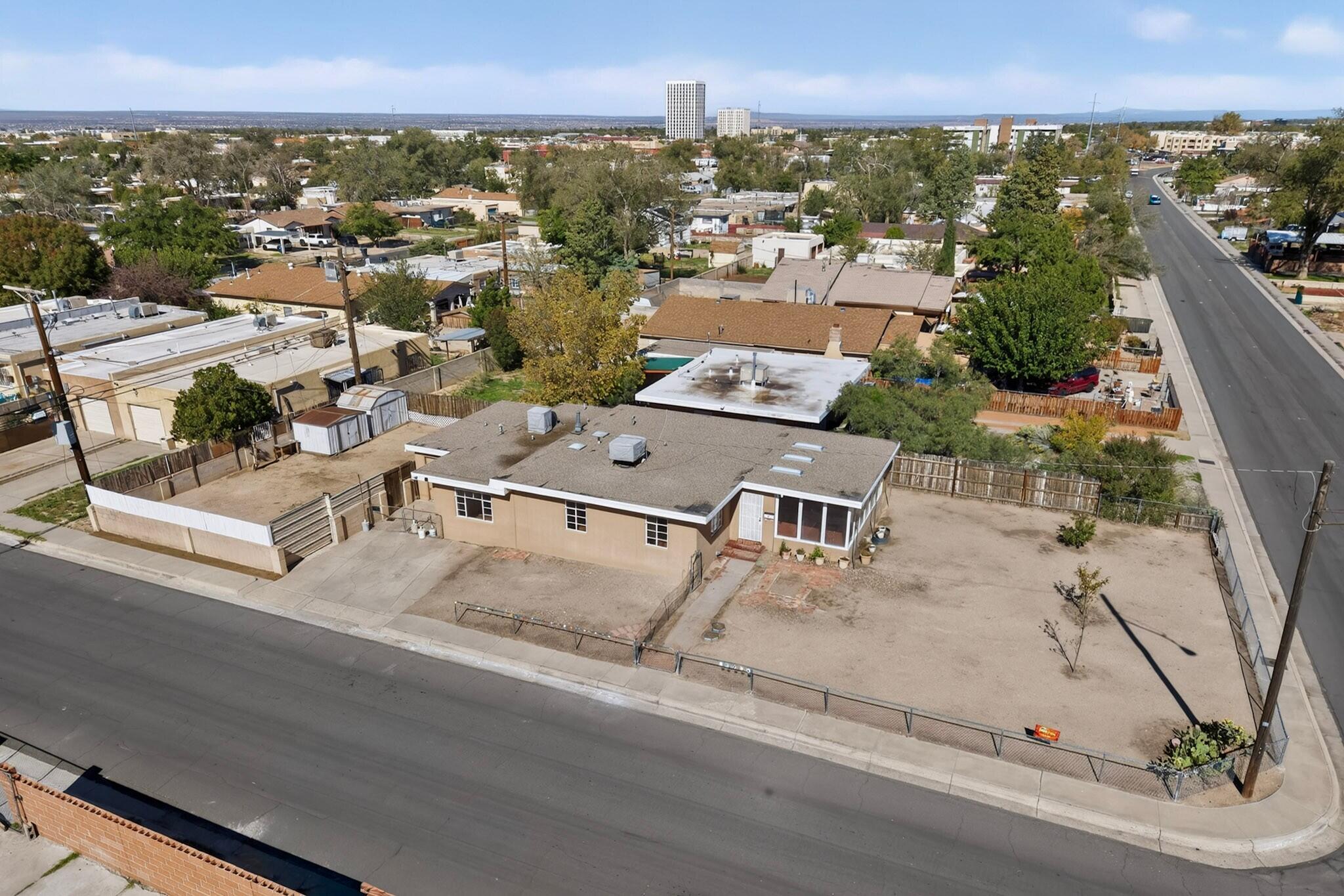 Photo 4 — 645 Valencia Drive SE