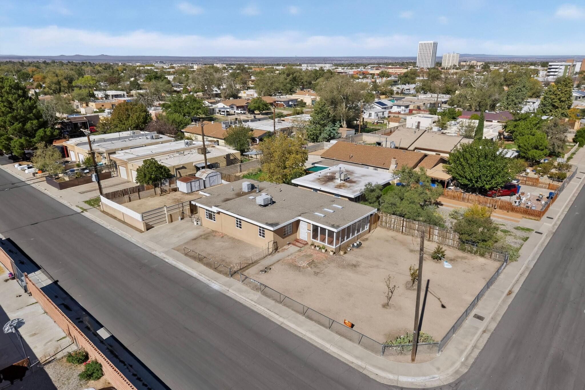 Photo 5 — 645 Valencia Drive SE