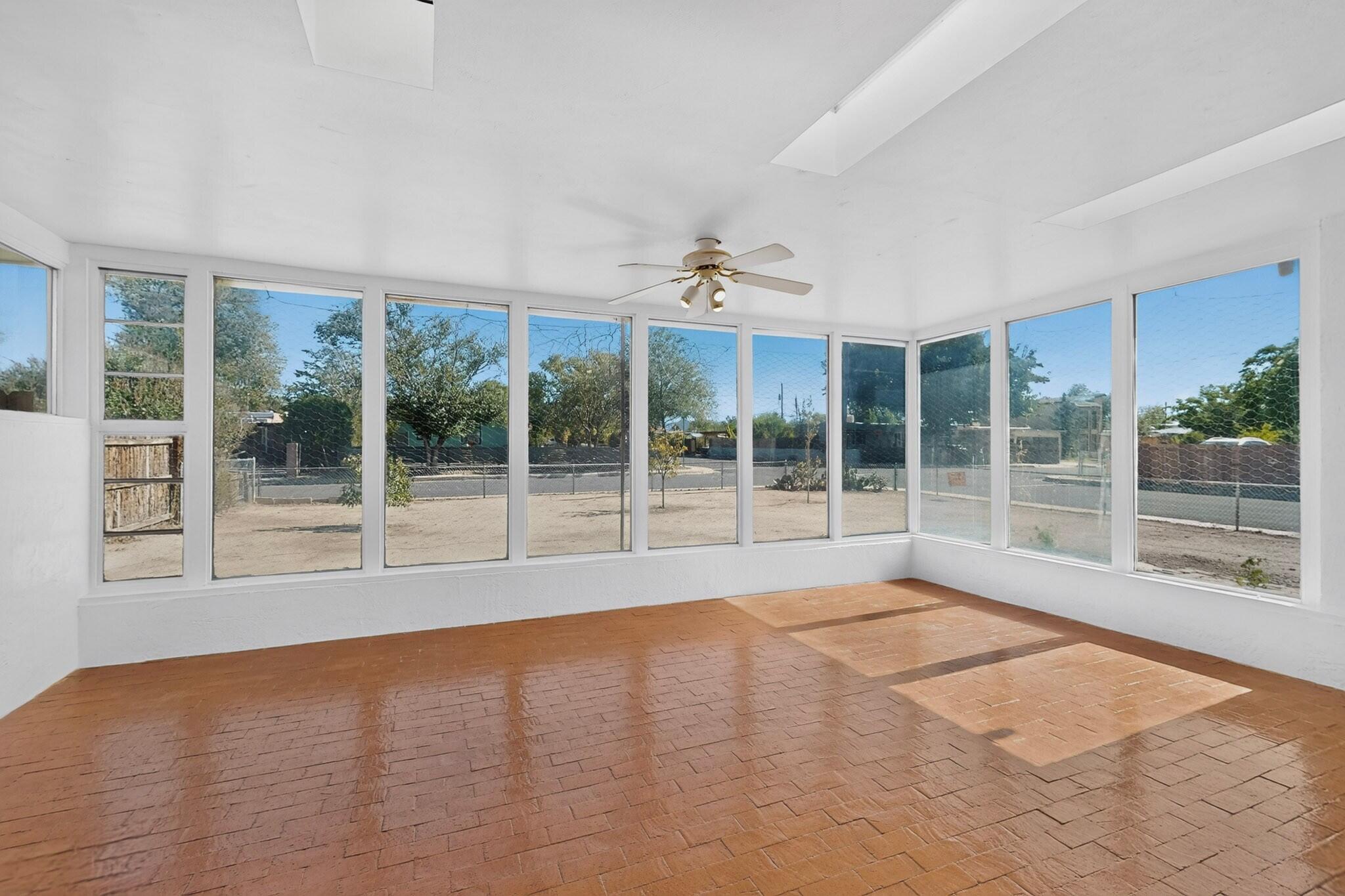 Photo 10 — 645 Valencia Drive SE