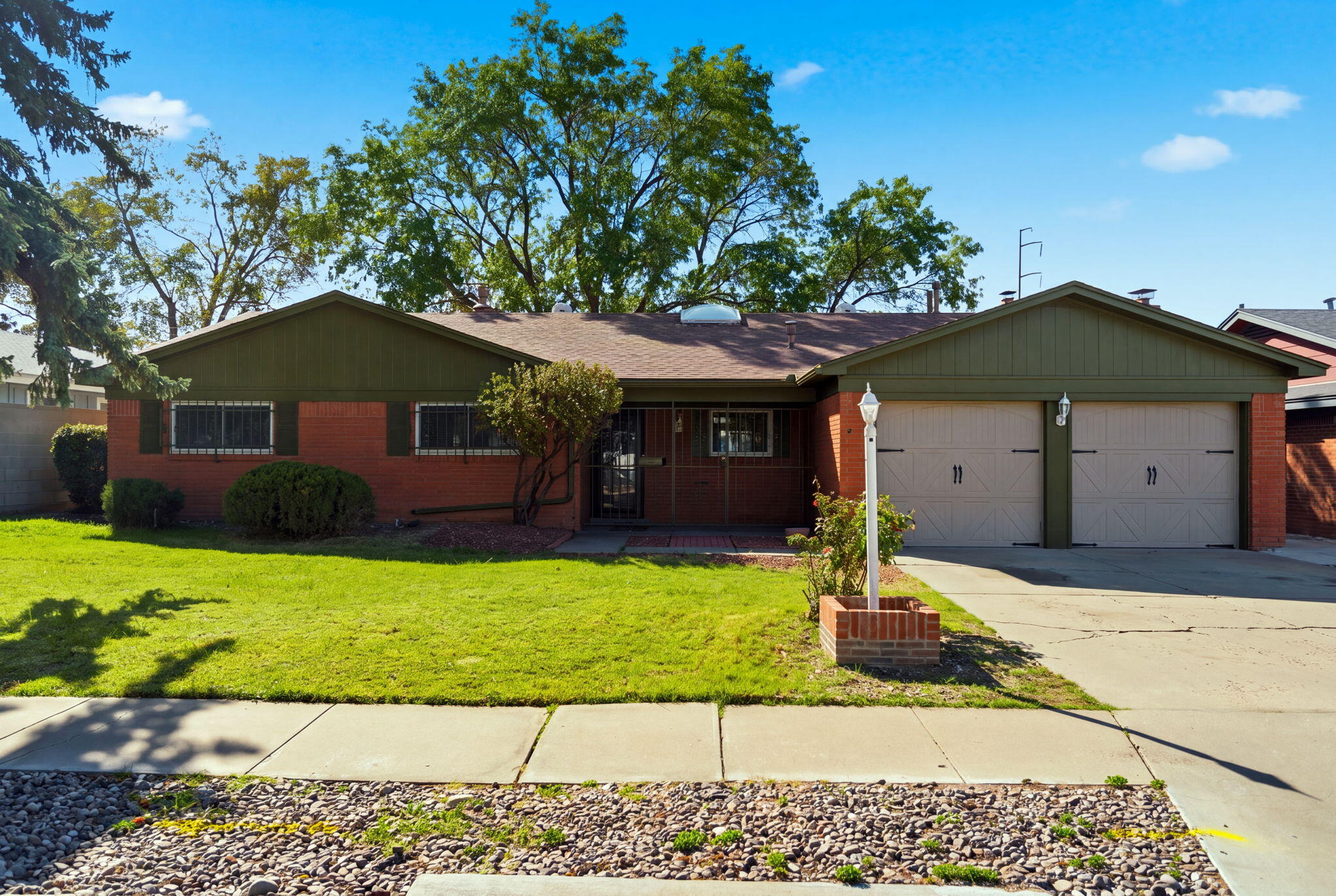 8504 Princess Jeanne Avenue NE