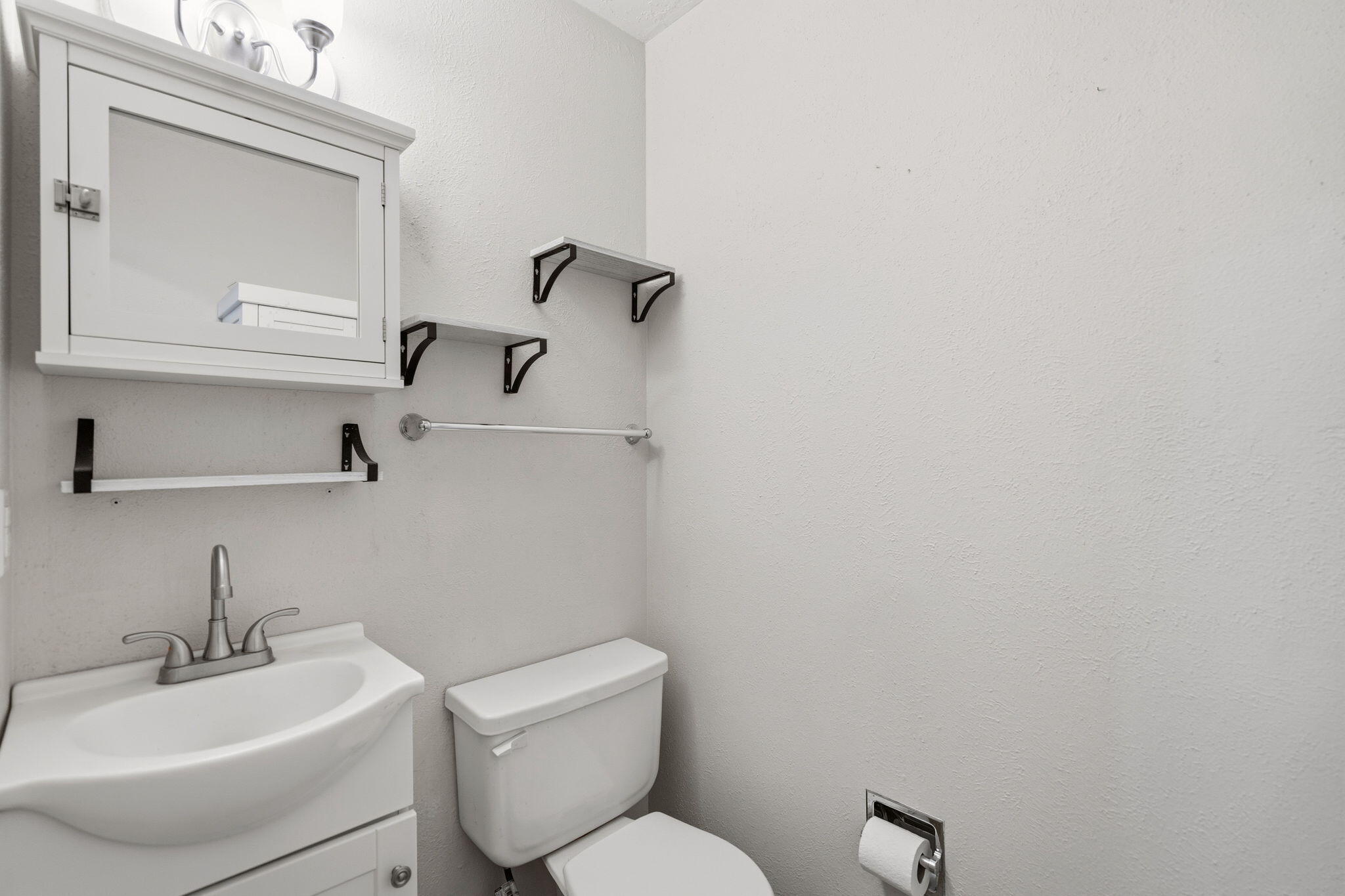 Photo 5 — 8504 Princess Jeanne Avenue NE