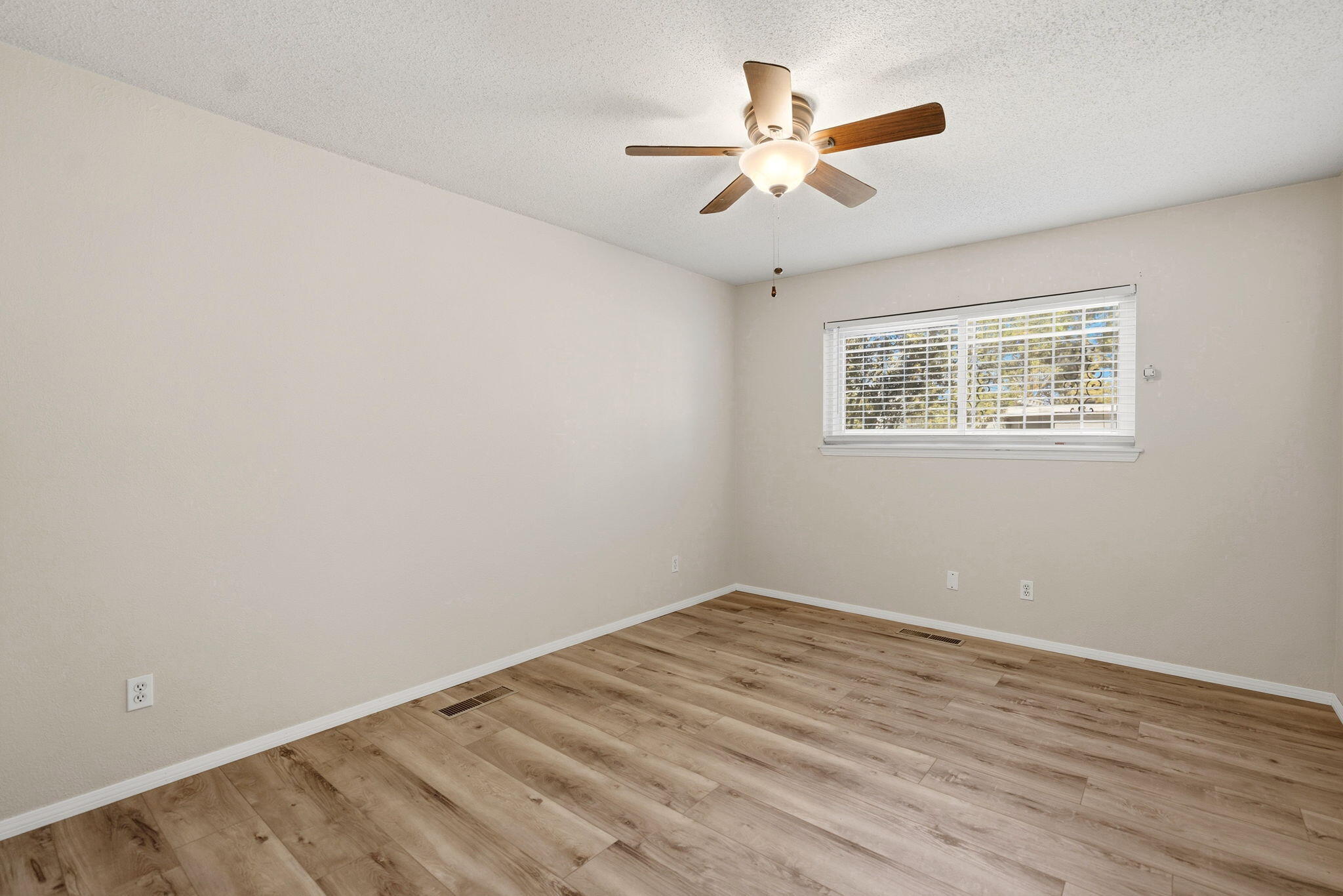 Photo 10 — 8504 Princess Jeanne Avenue NE