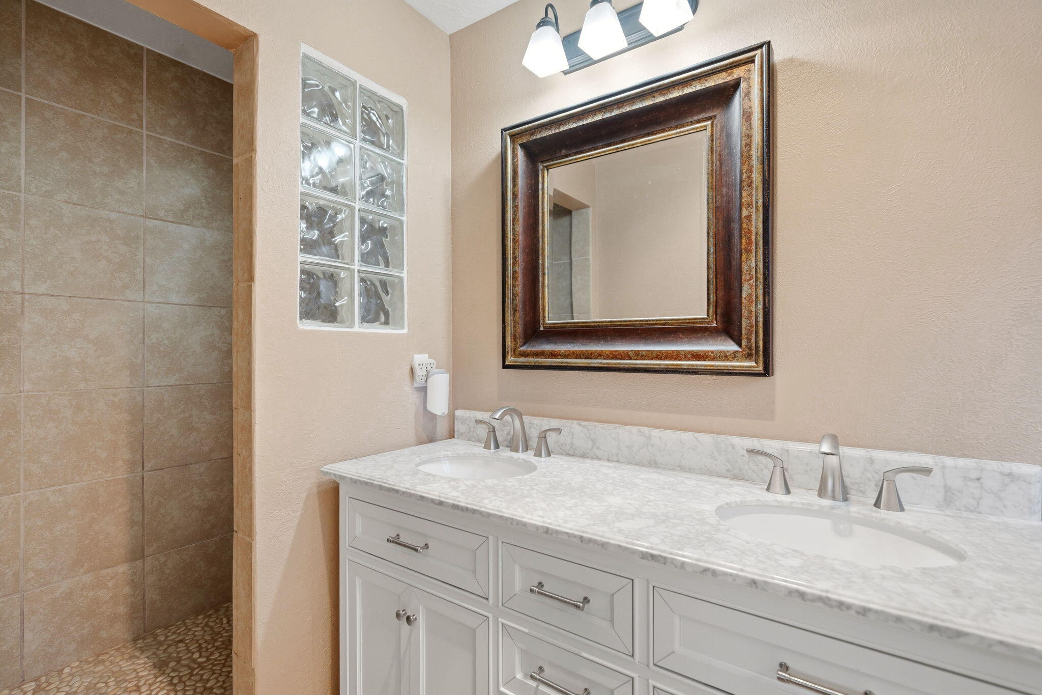 Photo 17 — 8504 Princess Jeanne Avenue NE