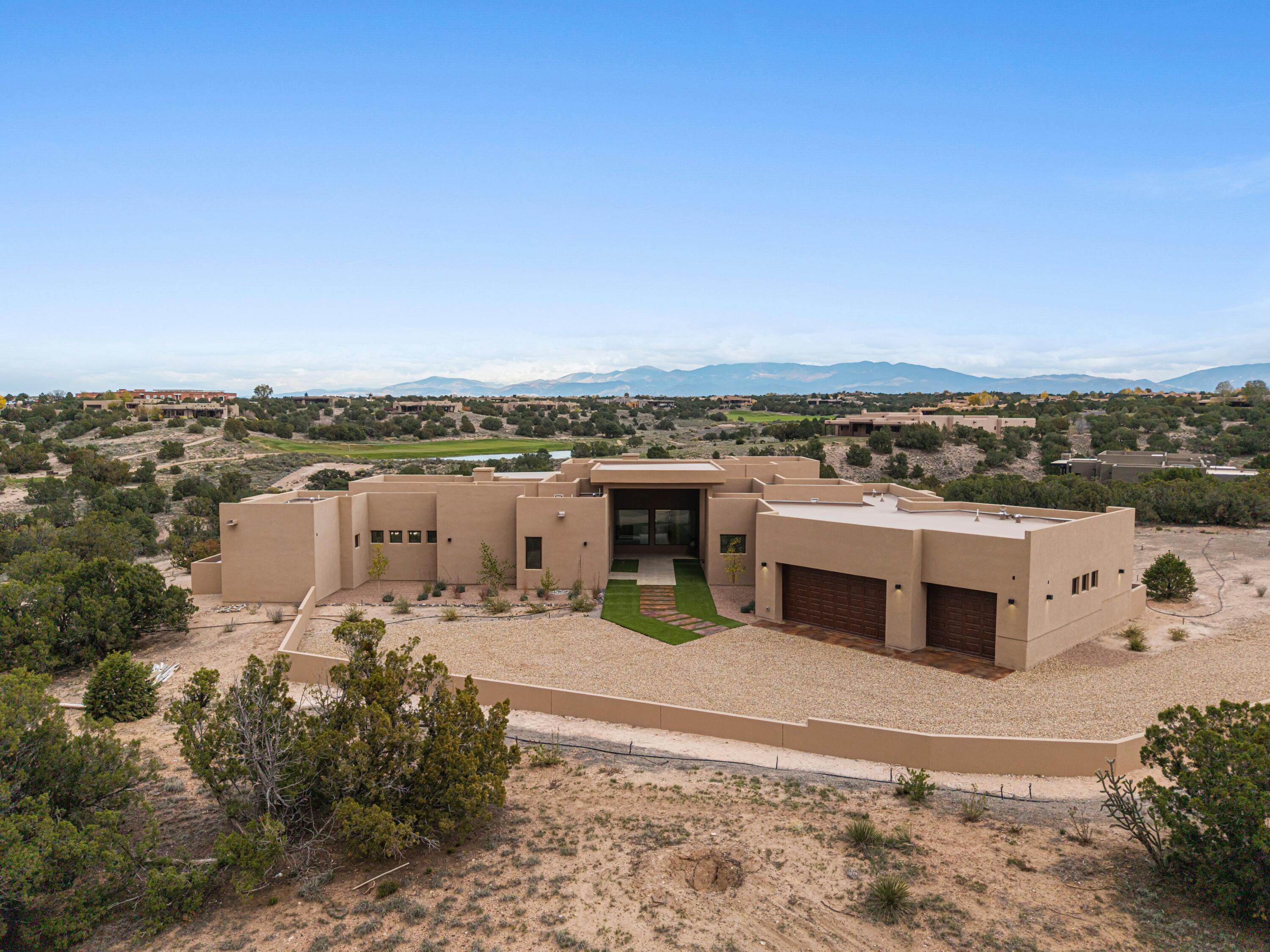 Photo 4 — 9 Tamarisk Trail