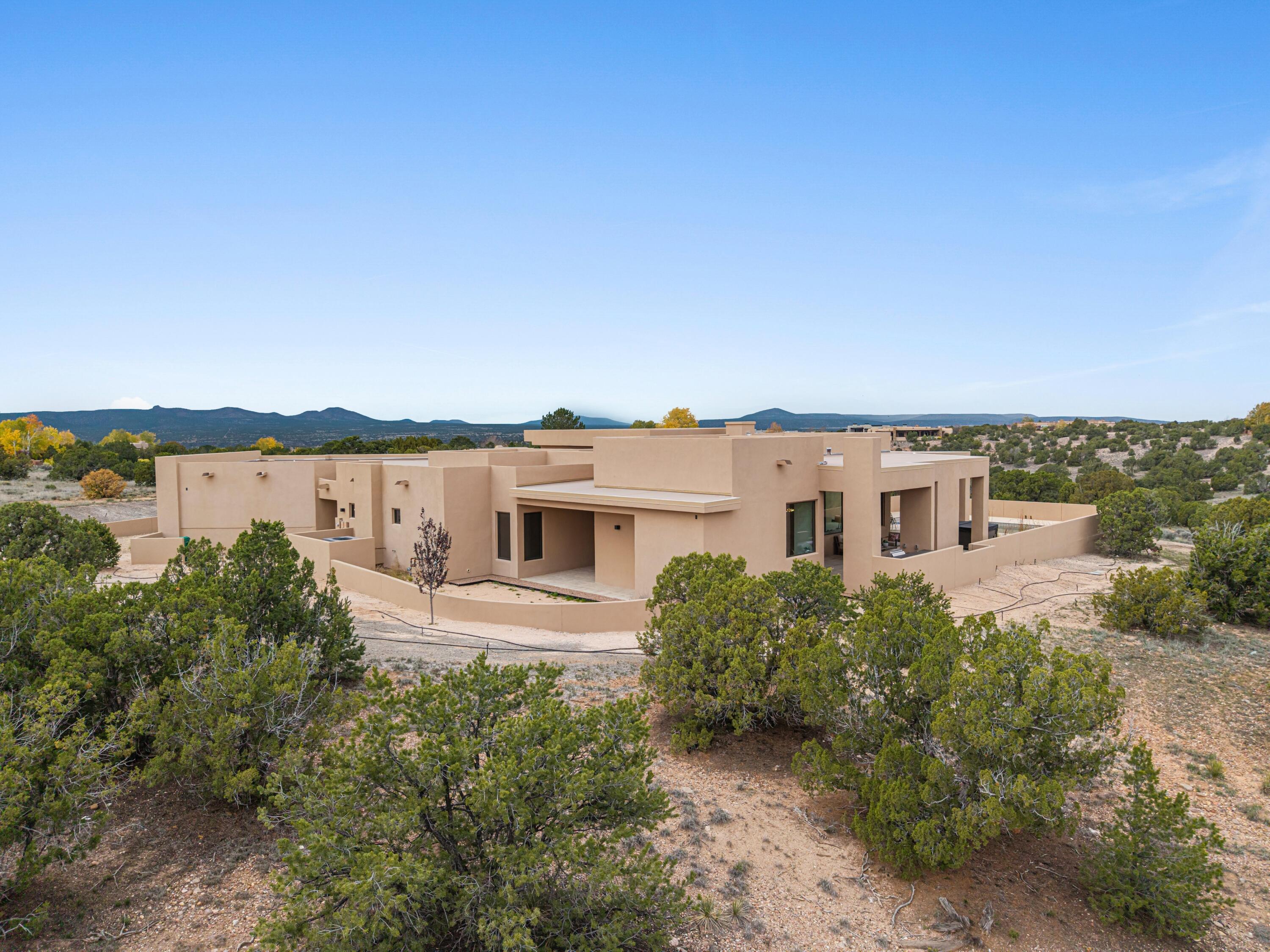 Photo 8 — 9 Tamarisk Trail
