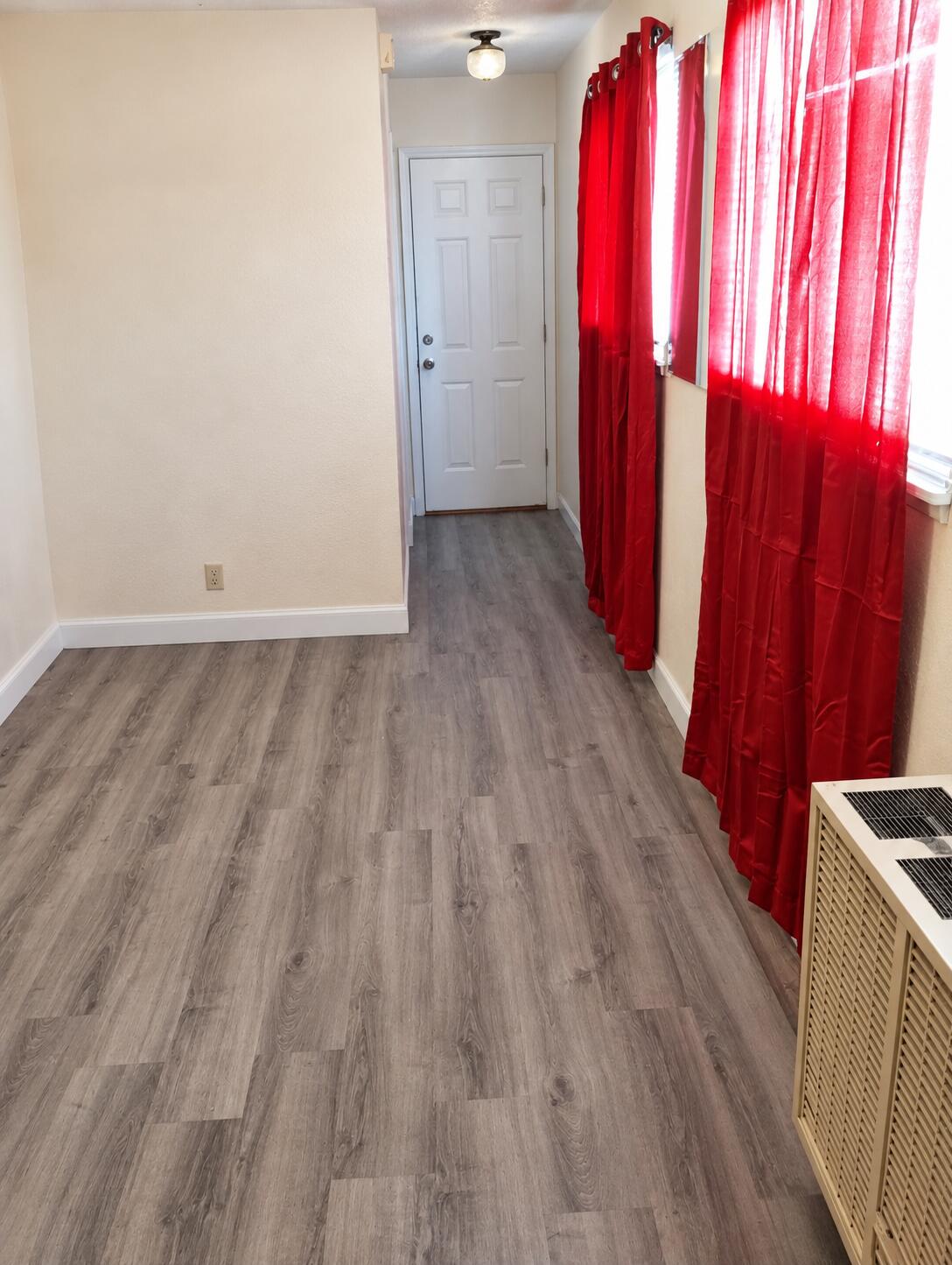 Photo 7 — 2833 San Mateo Boulevard NE