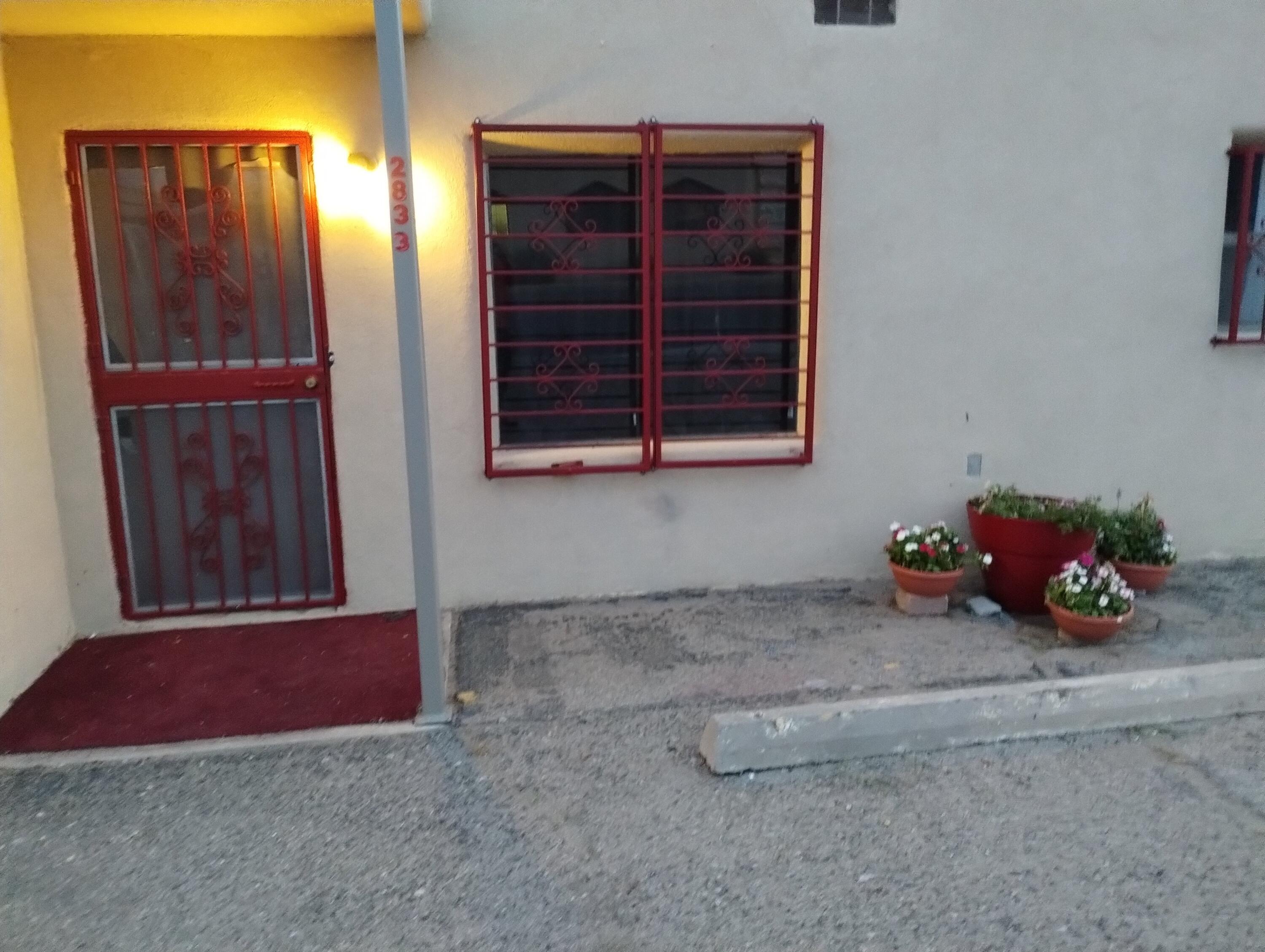Photo 10 — 2833 San Mateo Boulevard NE