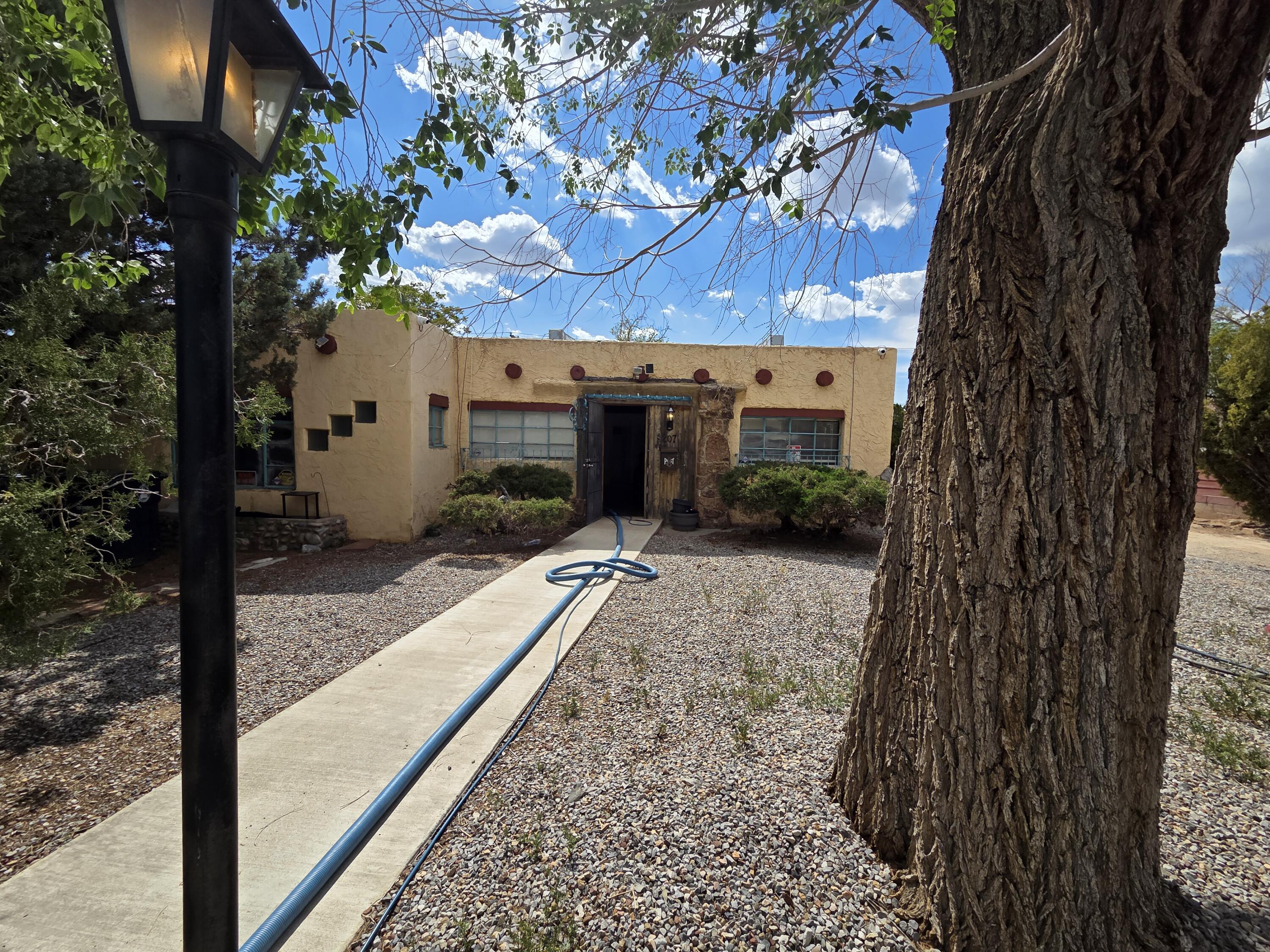 207-213 Alcazar Street NE, Albuquerque, NM 87108