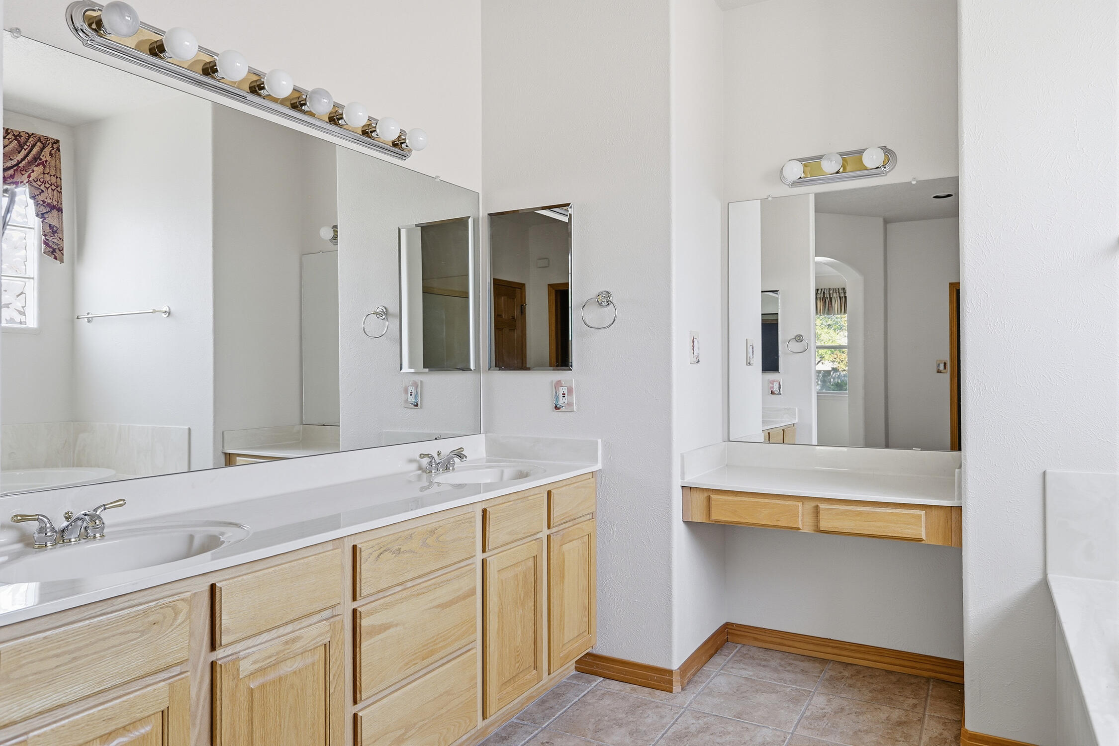 Photo 18 — 3945 Augusta Drive SE