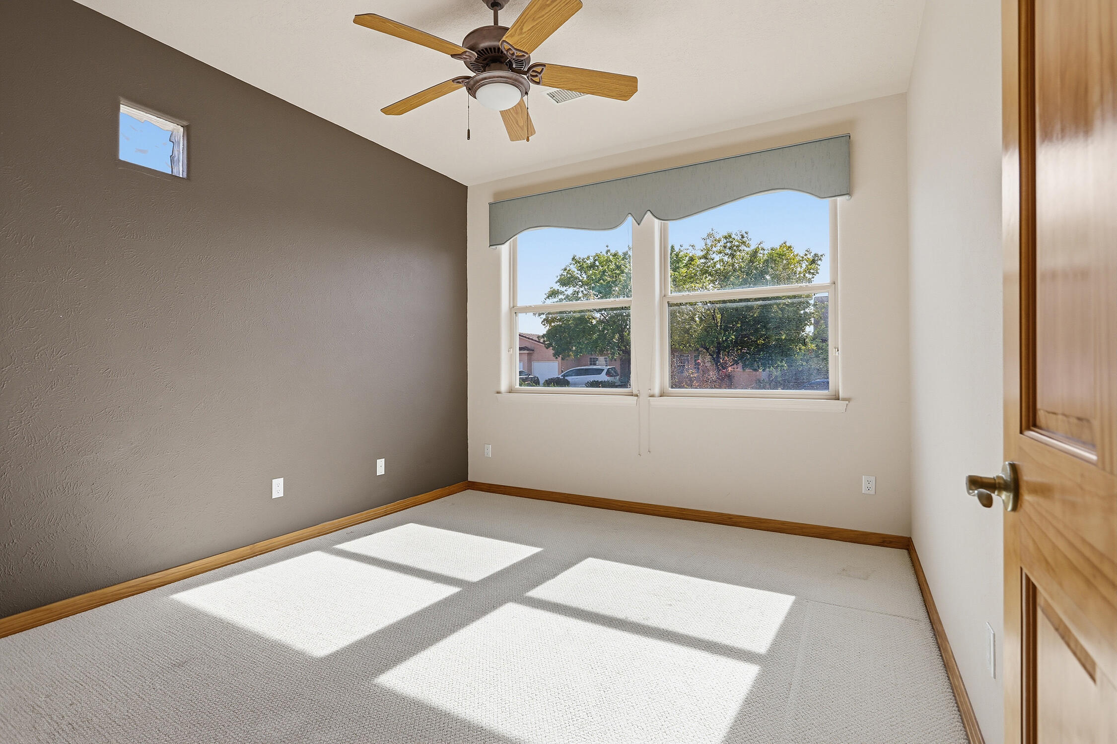 Photo 16 — 3945 Augusta Drive SE