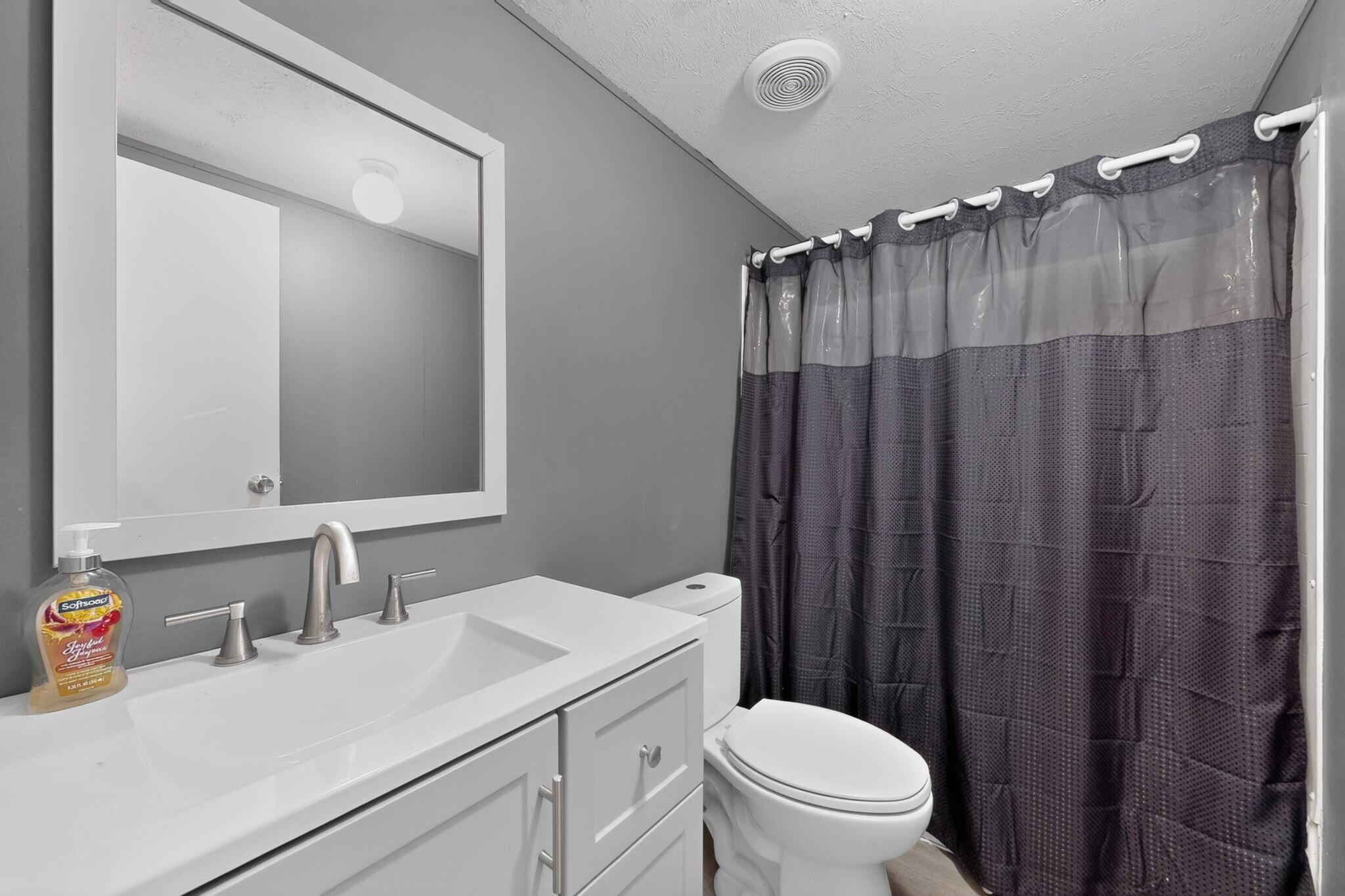 Photo 16 — 6504 Kelly Avenue NE