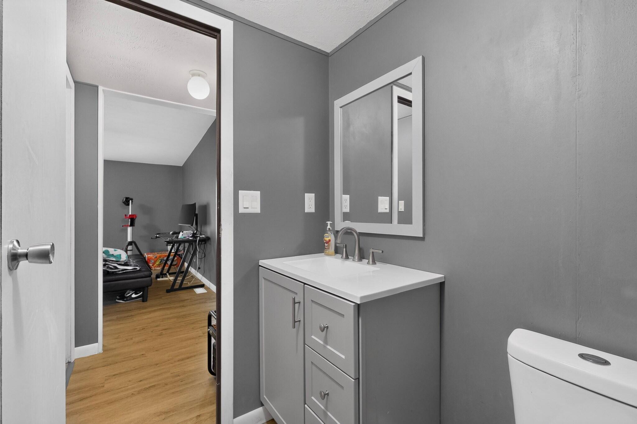Photo 15 — 6504 Kelly Avenue NE