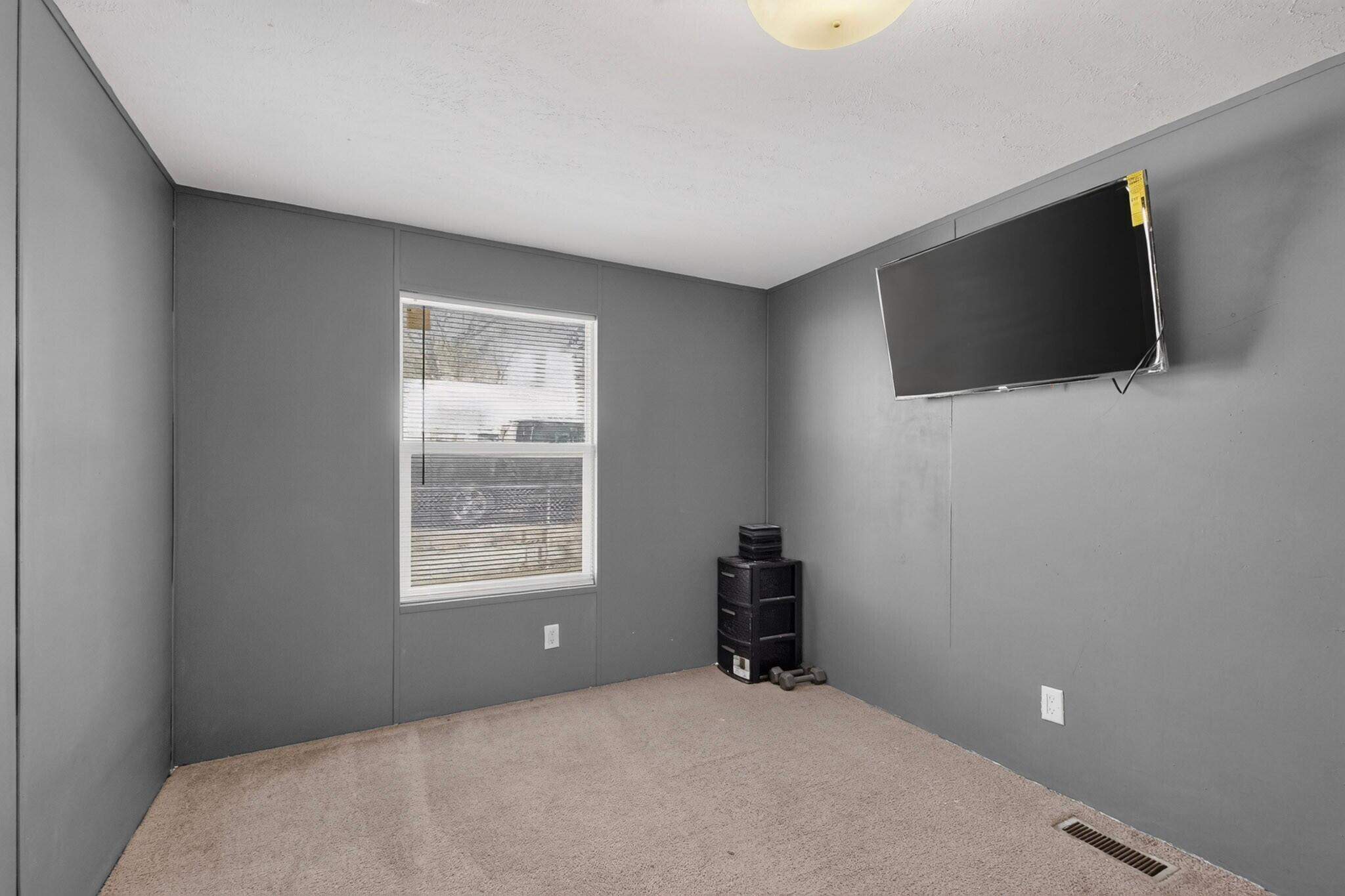 Photo 10 — 6504 Kelly Avenue NE
