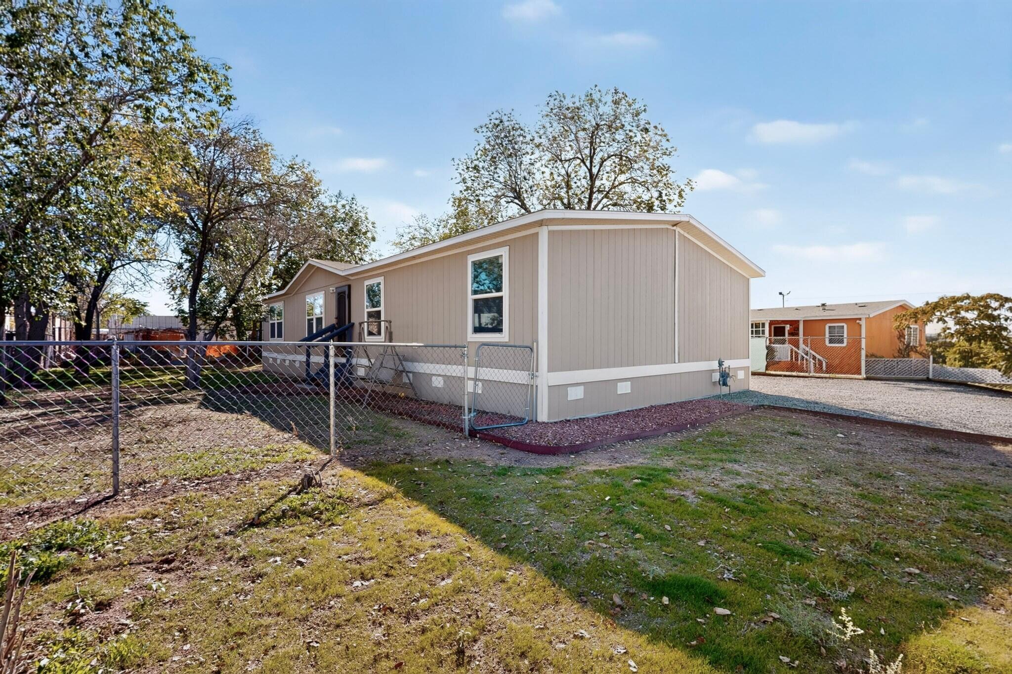 Photo 5 — 6504 Kelly Avenue NE