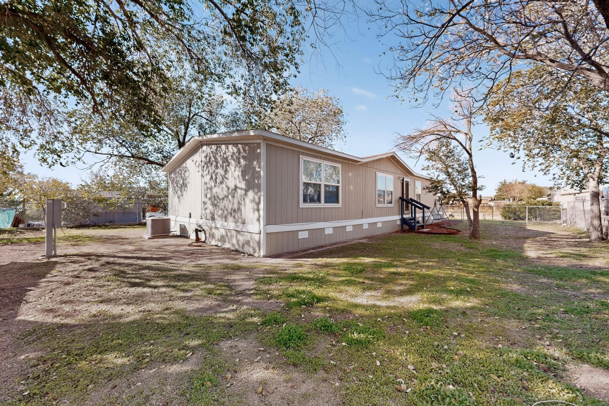Photo 4 — 6504 Kelly Avenue NE