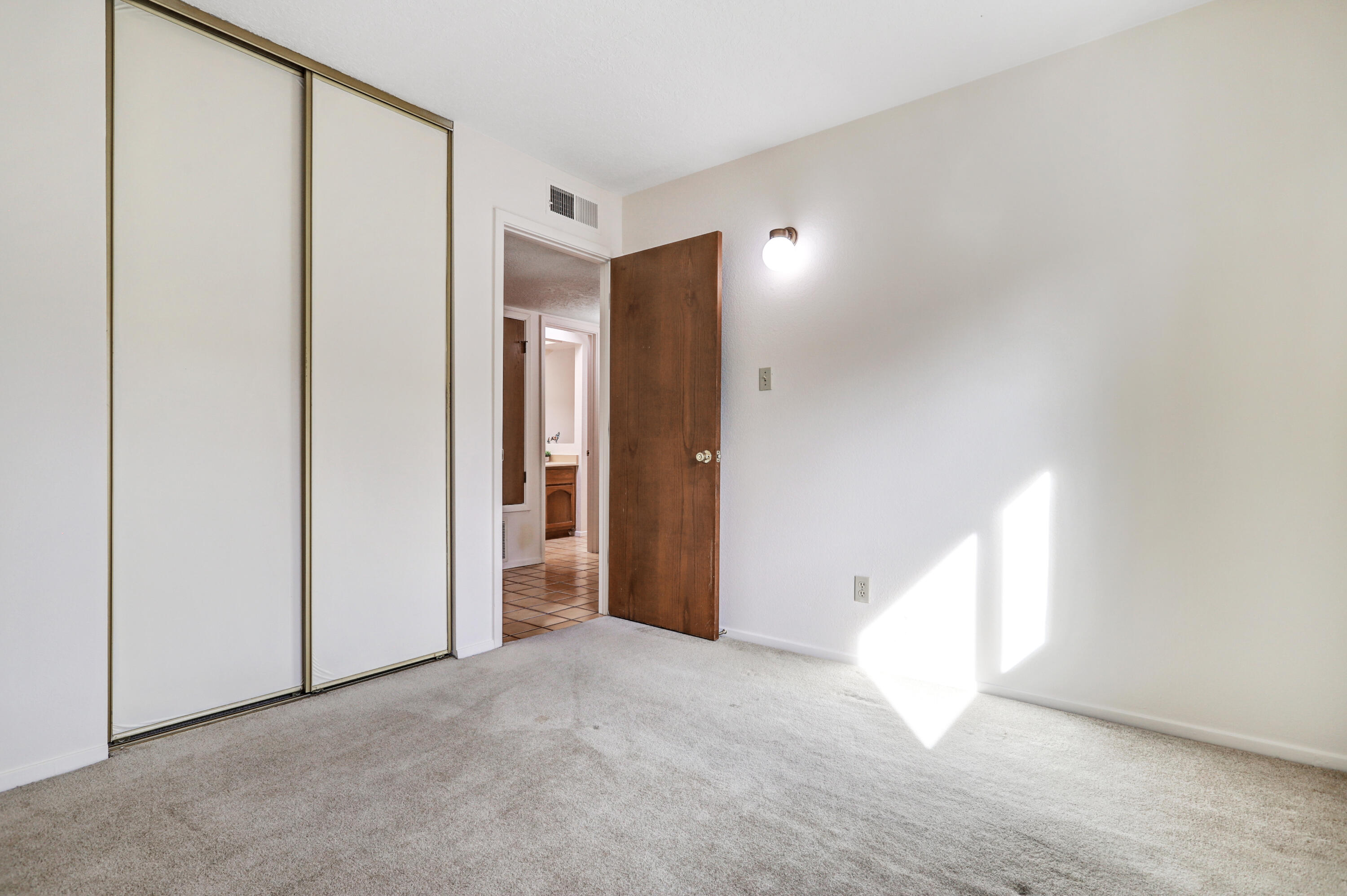 Photo 19 — 7212 Leslynne Drive NE
