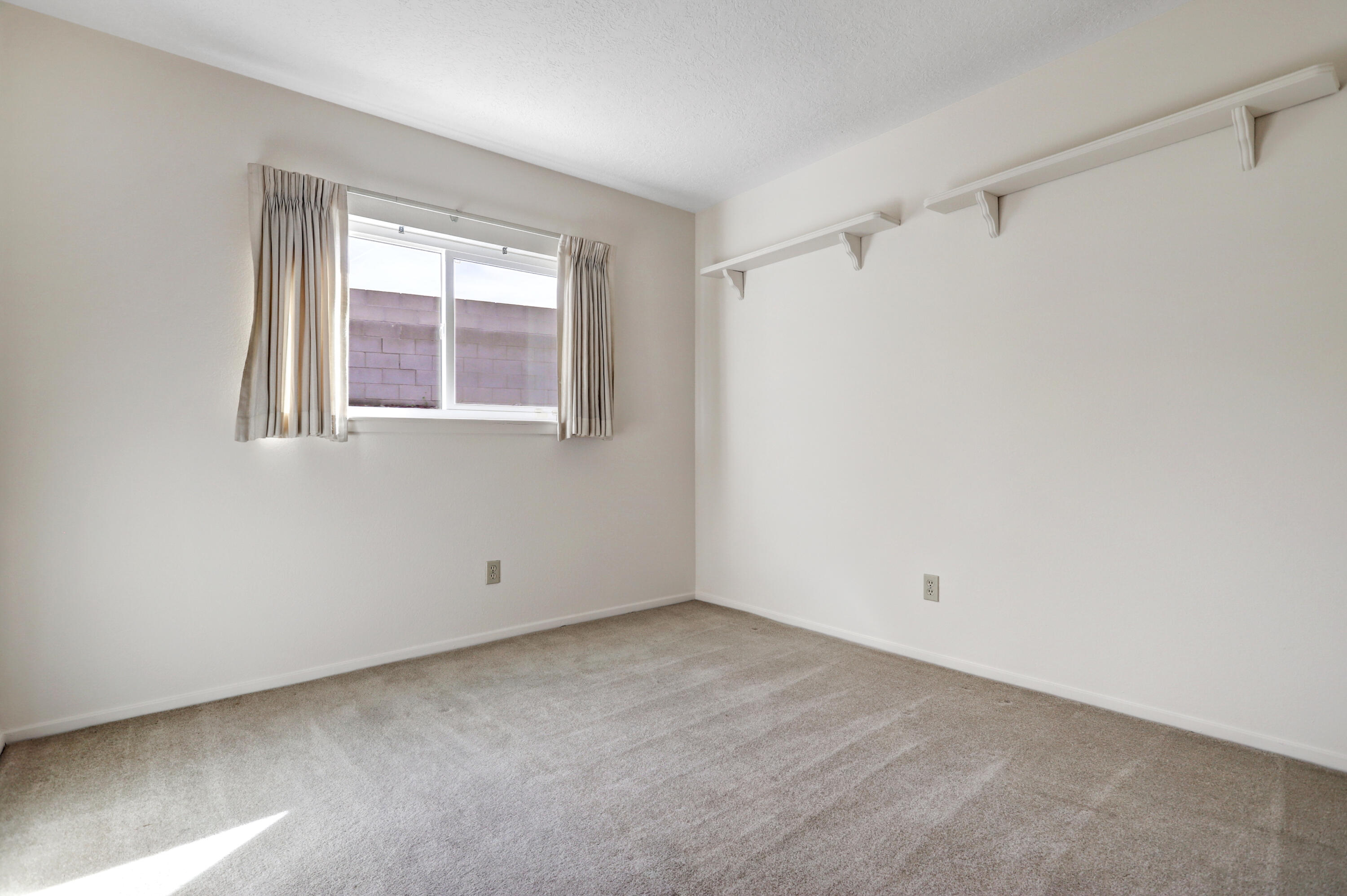 Photo 18 — 7212 Leslynne Drive NE
