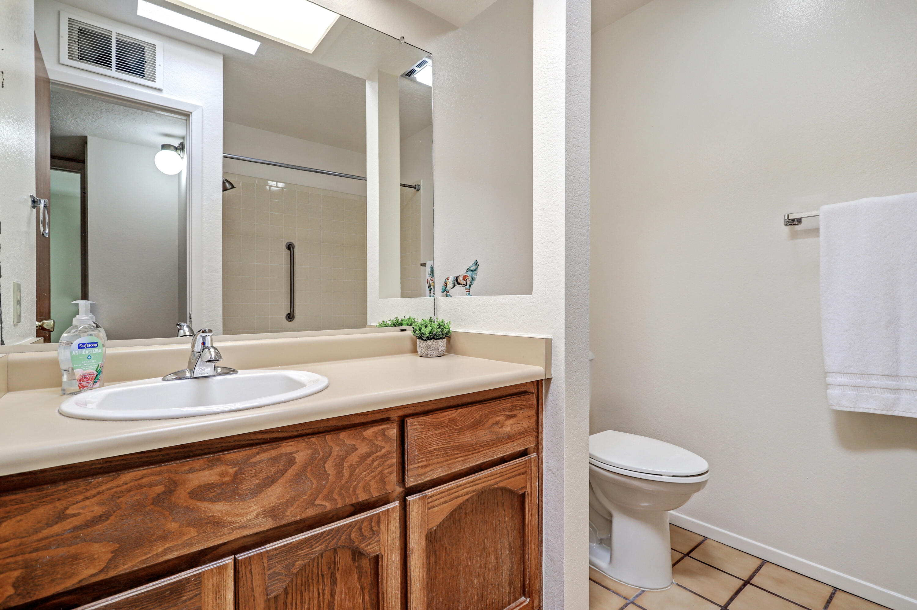 Photo 17 — 7212 Leslynne Drive NE