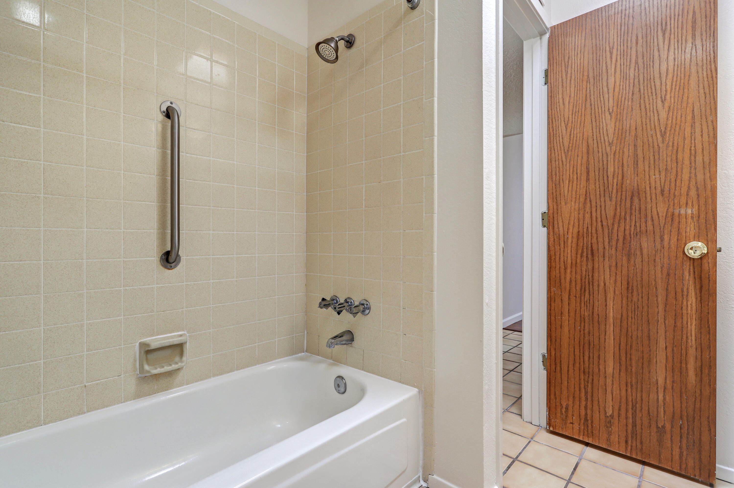 Photo 16 — 7212 Leslynne Drive NE