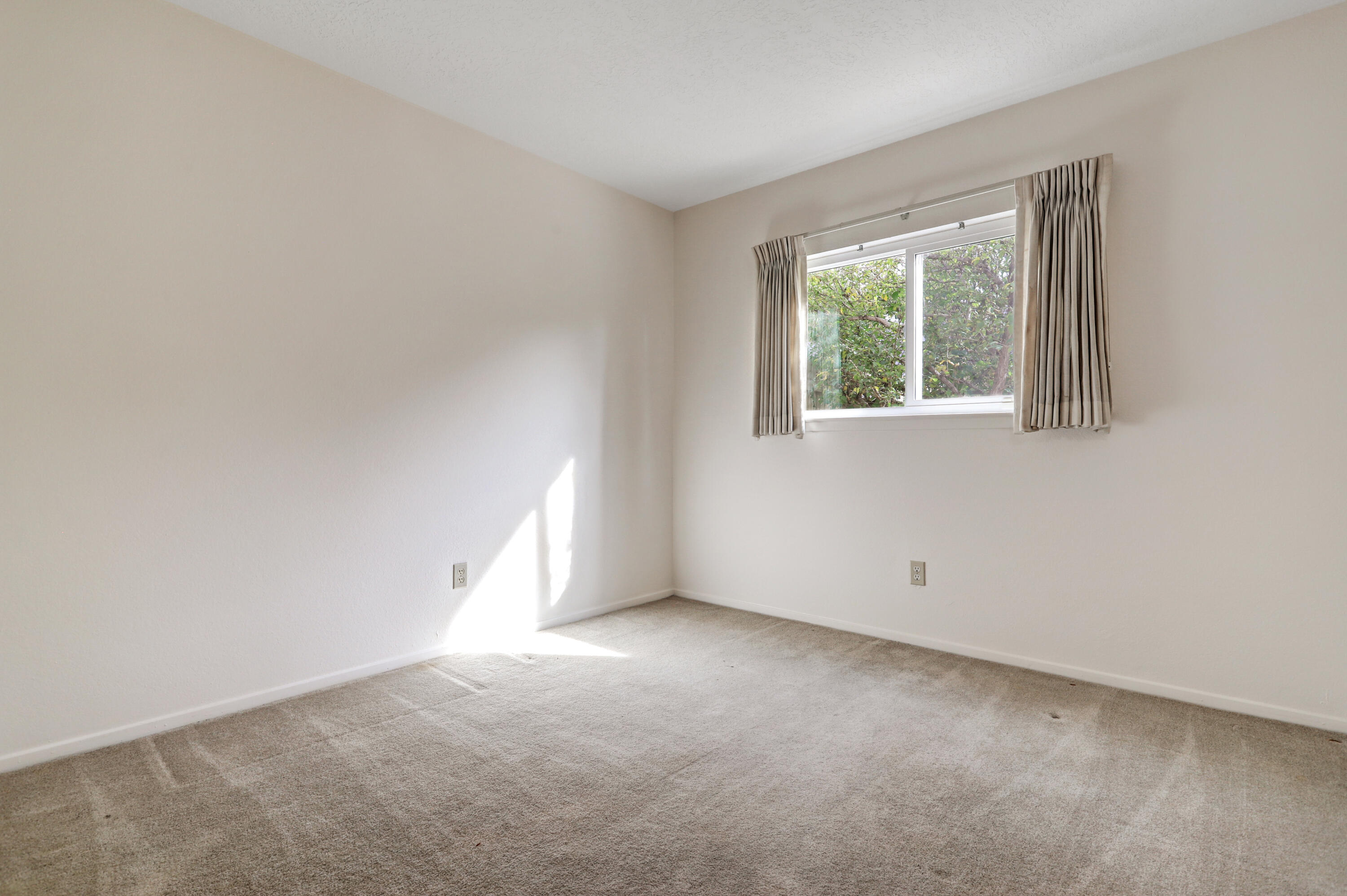 Photo 15 — 7212 Leslynne Drive NE
