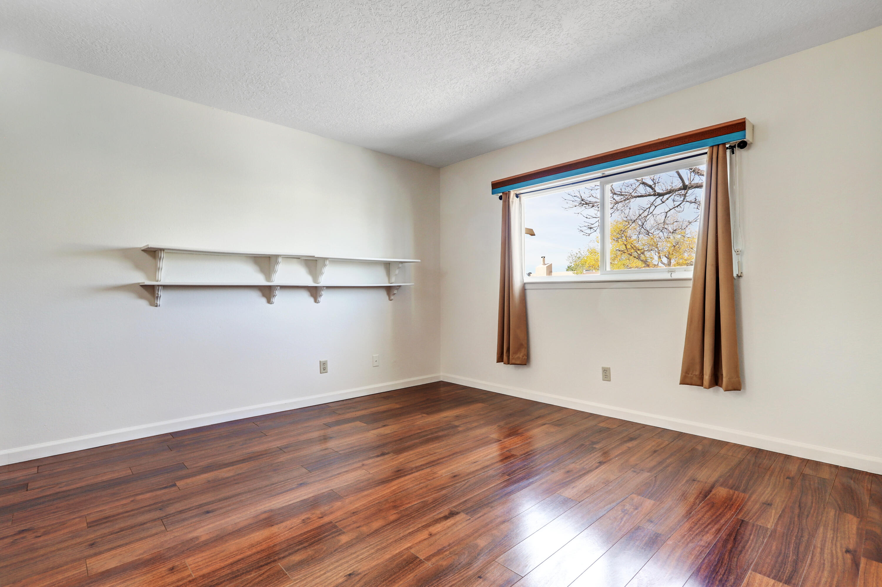 Photo 12 — 7212 Leslynne Drive NE
