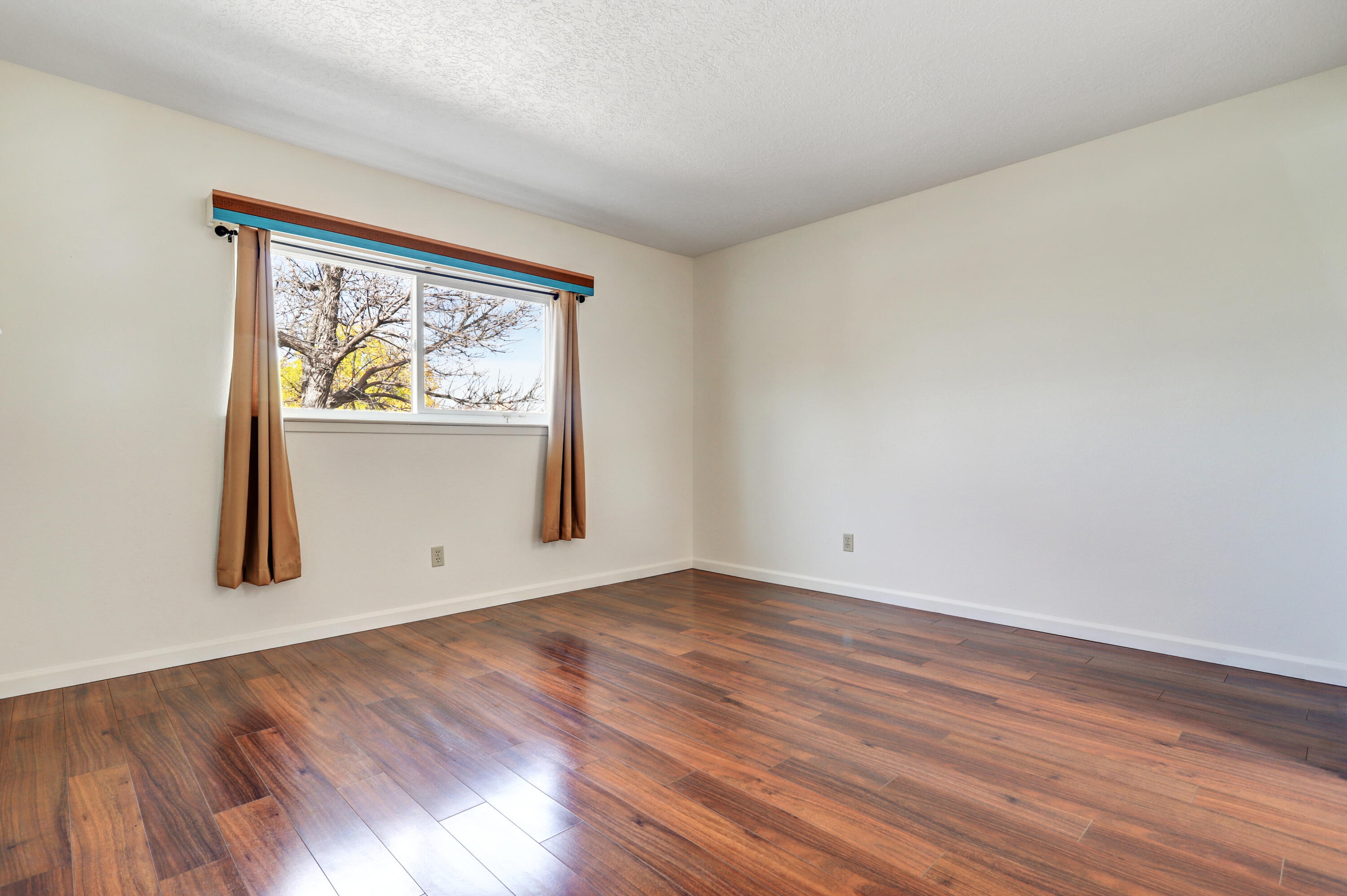 Photo 11 — 7212 Leslynne Drive NE